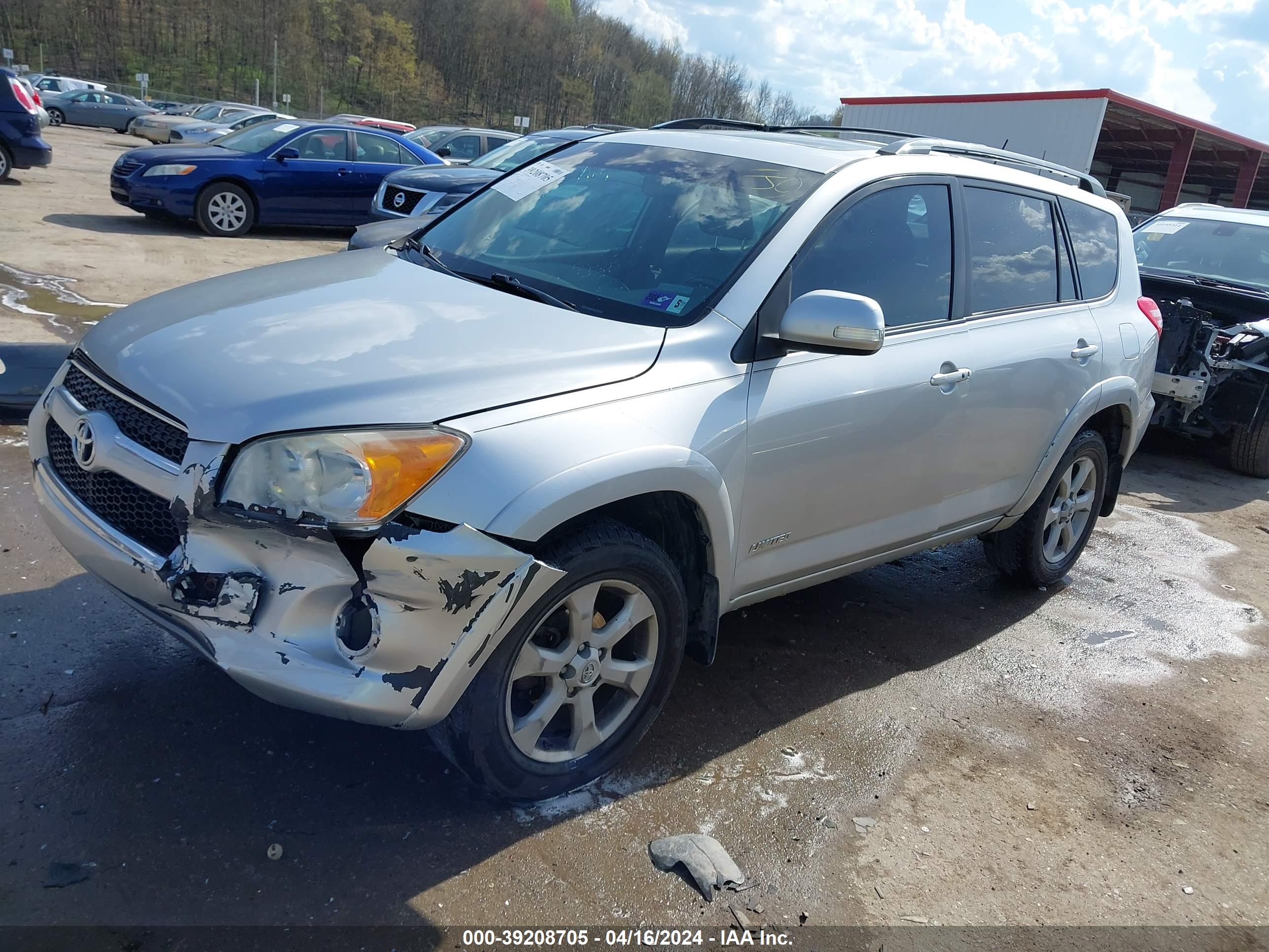 2011 TOYOTA RAV4 — VIN 2T3DF4DVXBW095064 — photo 2