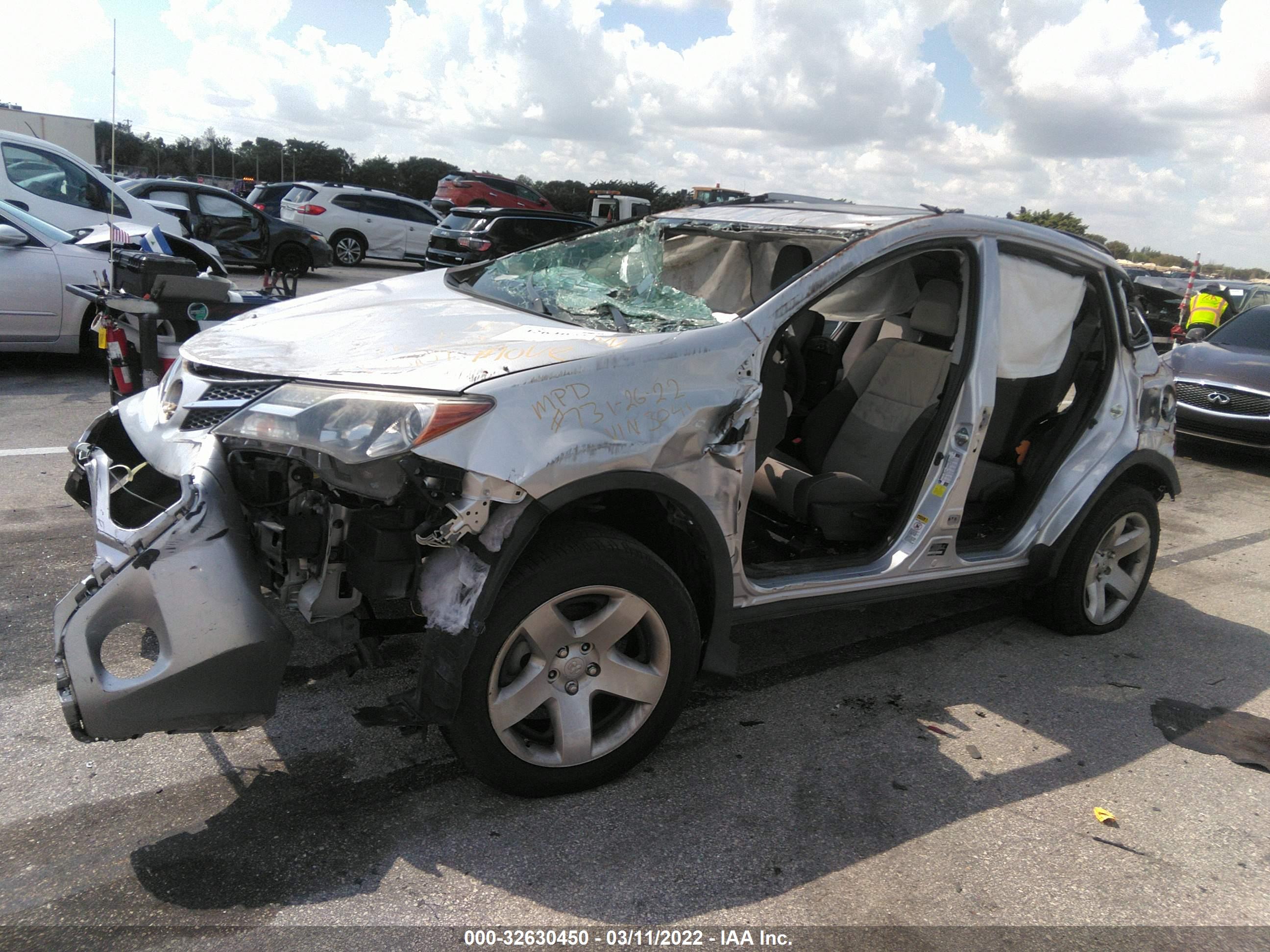 2014 TOYOTA RAV 4 — VIN 2T3WFREV1EW113041 — photo 2