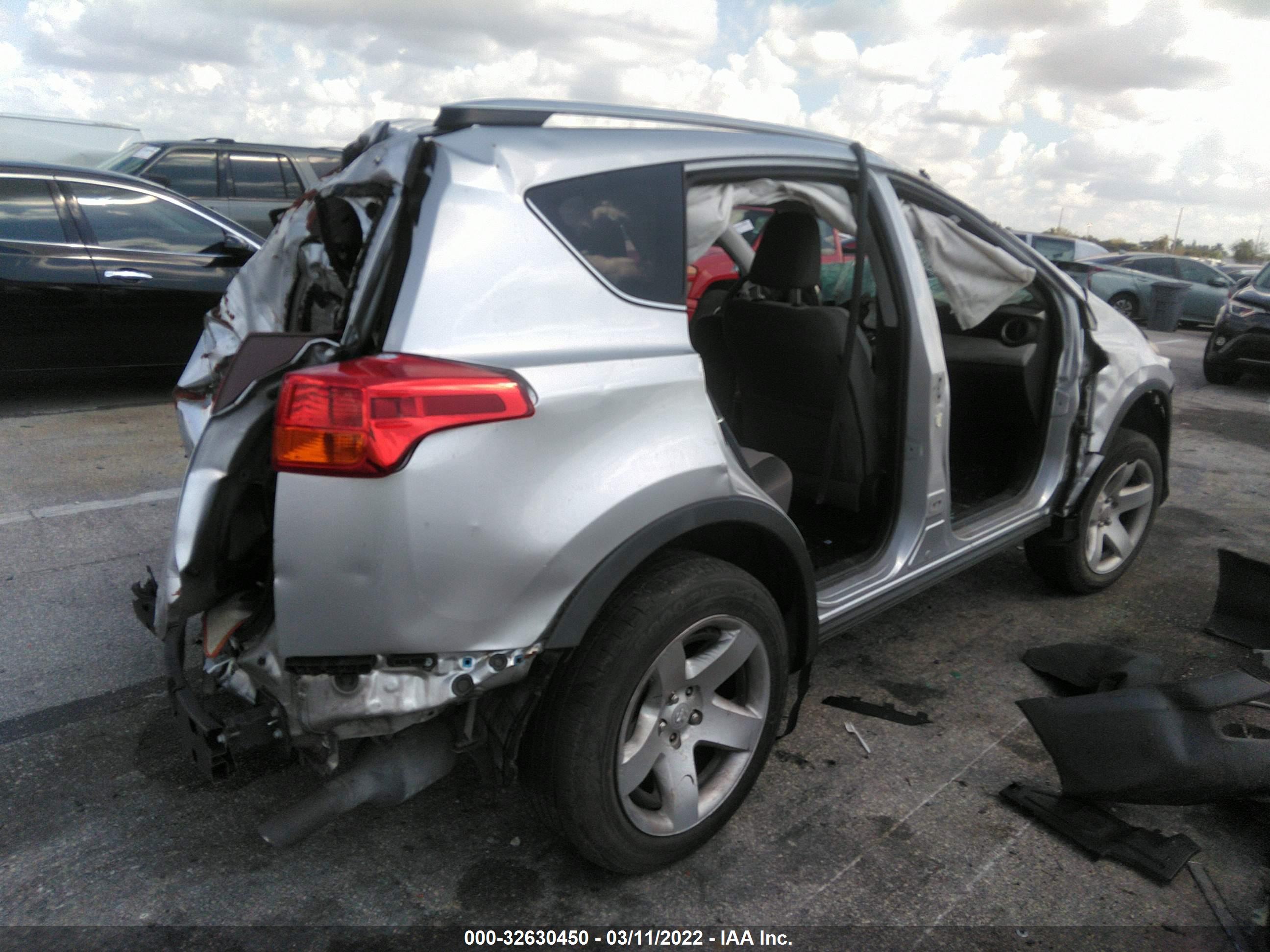 2014 TOYOTA RAV 4 — VIN 2T3WFREV1EW113041 — photo 4