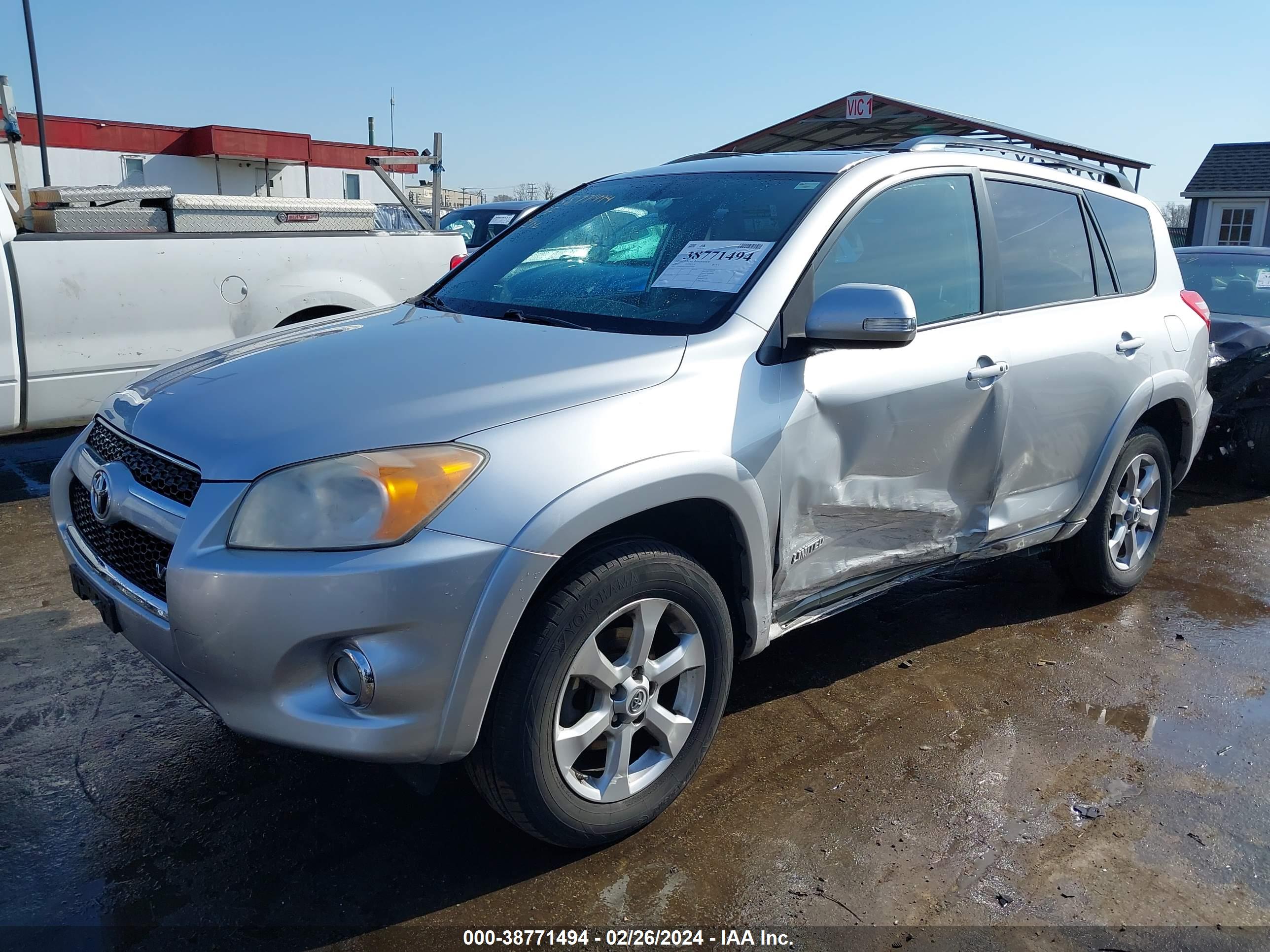 2011 TOYOTA RAV4 — VIN 2T3DK4DV1BW039008 — photo 2