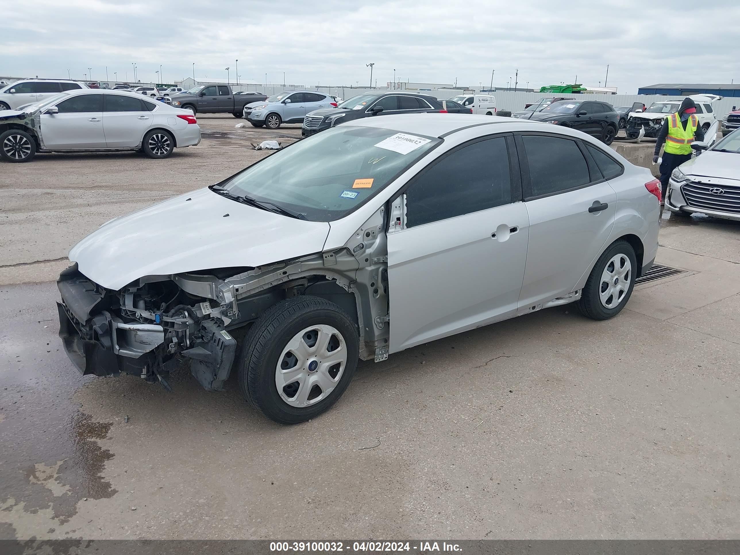 2013 FORD FOCUS — VIN 1FADP3E27DL333797 — photo 2