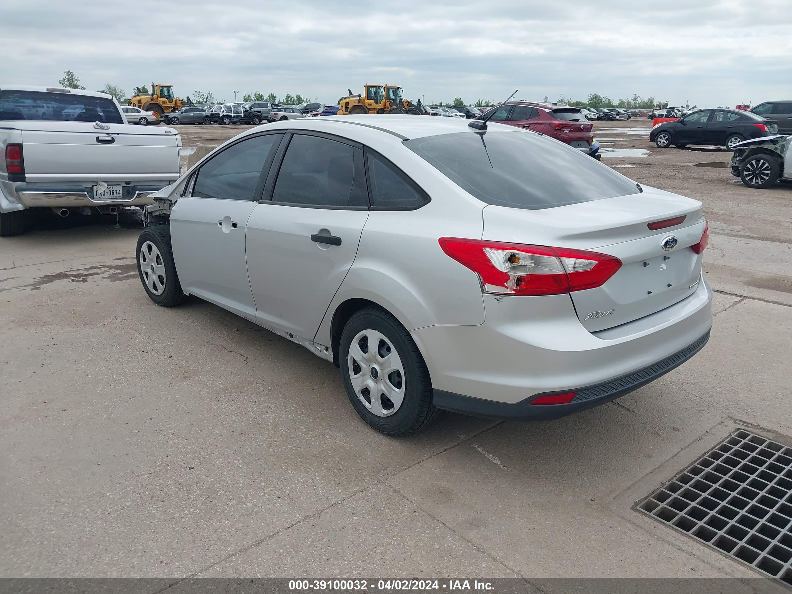 2013 FORD FOCUS — VIN 1FADP3E27DL333797 — photo 3