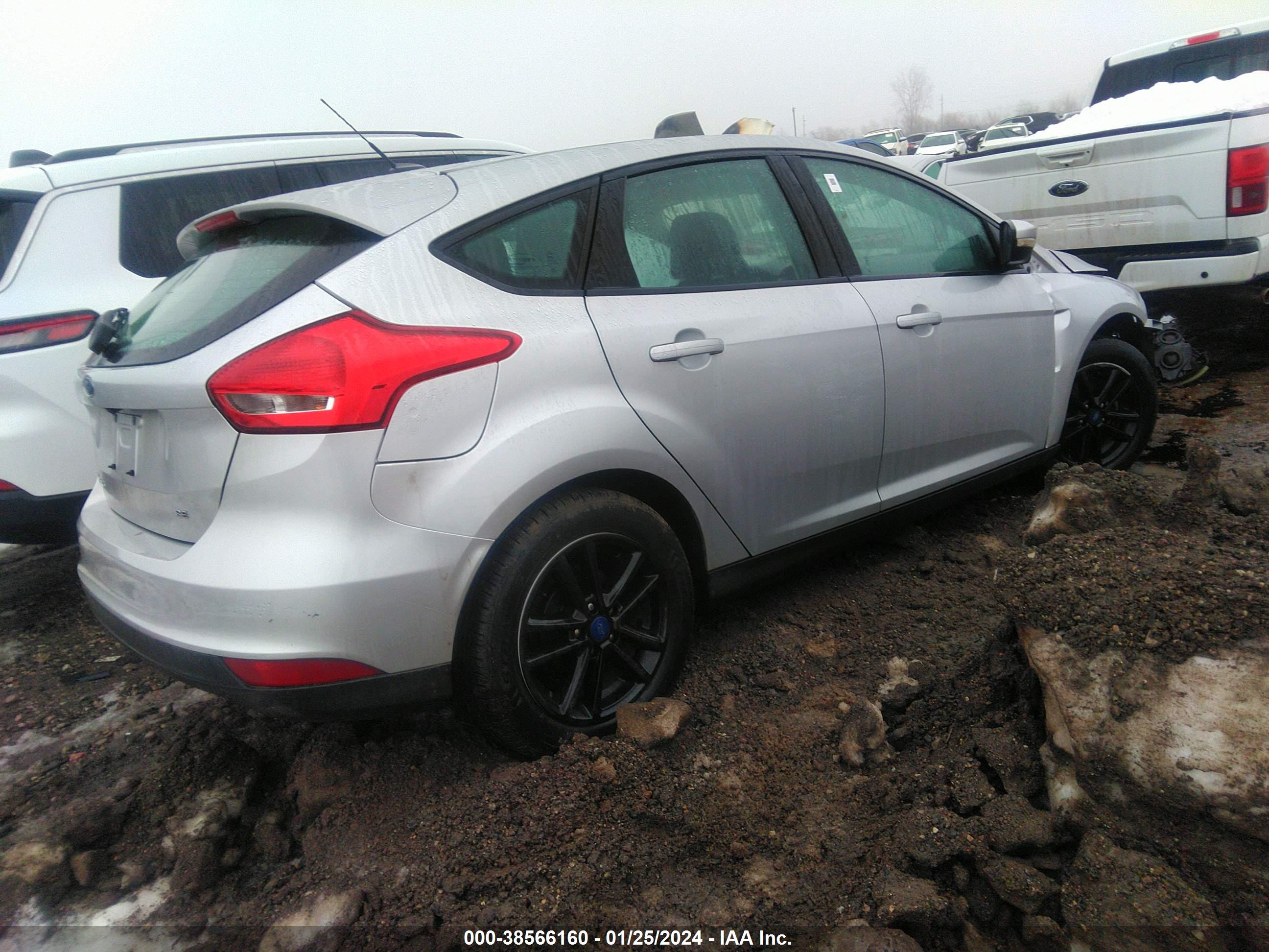 2017 FORD FOCUS — VIN 1FADP3K23HL204157 — photo 4