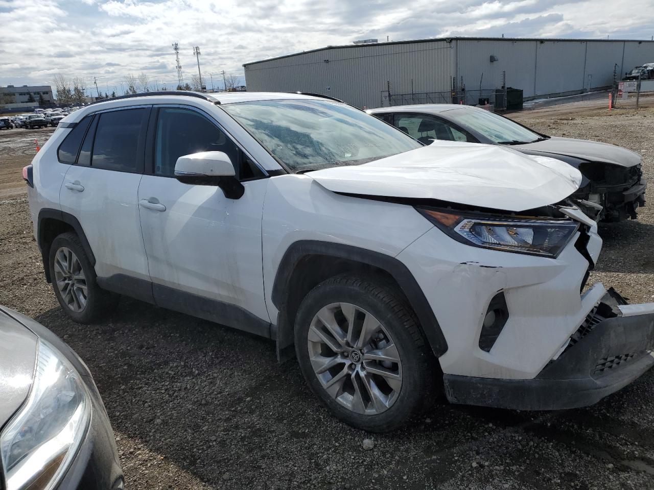 2021 TOYOTA RAV4 XLE — VIN 2T3R1RFVXMC208059 — photo 4