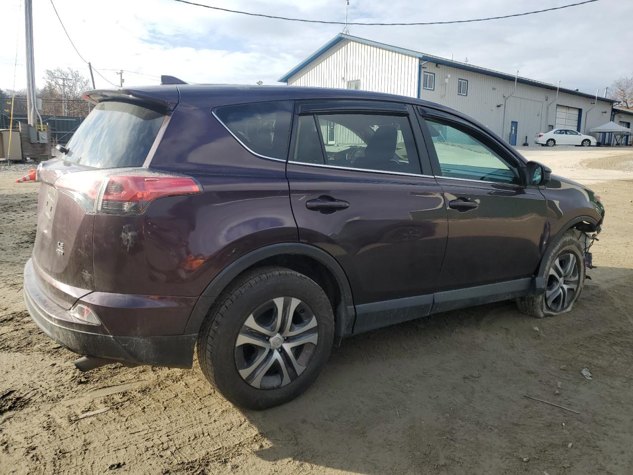 2018 TOYOTA RAV4 LE — VIN 2T3BFREV0JW725983 — photo 3