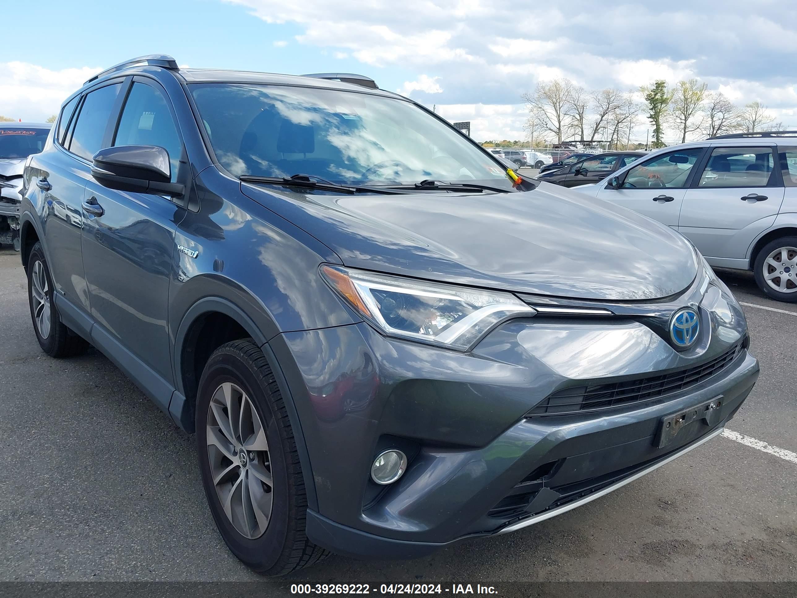 2017 TOYOTA RAV4 HYBRID — VIN JTMRJREV7HD084187 — photo 1 of 15