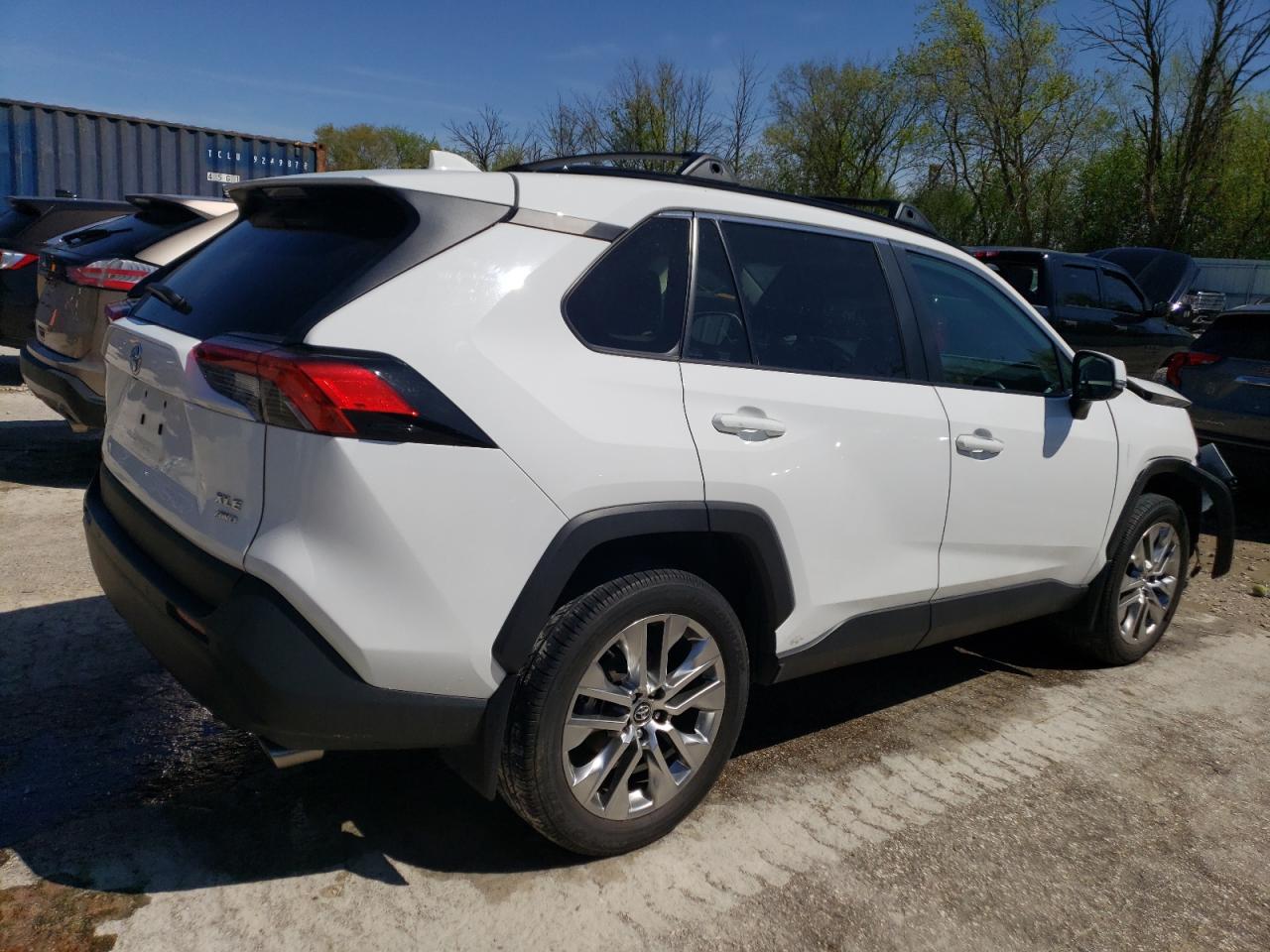 2020 TOYOTA RAV4 XLE P — VIN 2T3A1RFV5LC132472 — photo 3