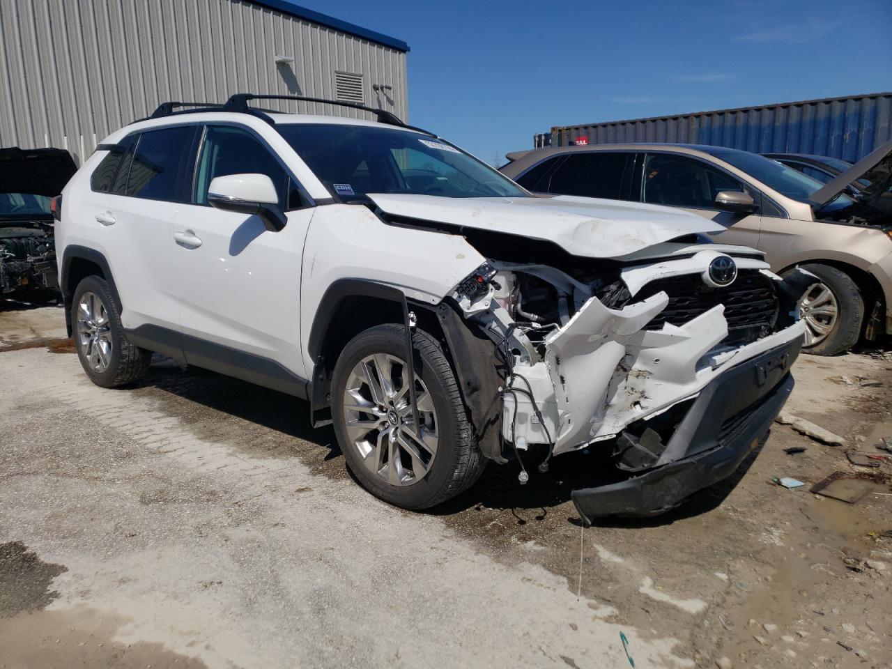 2020 TOYOTA RAV4 XLE P — VIN 2T3A1RFV5LC132472 — photo 4