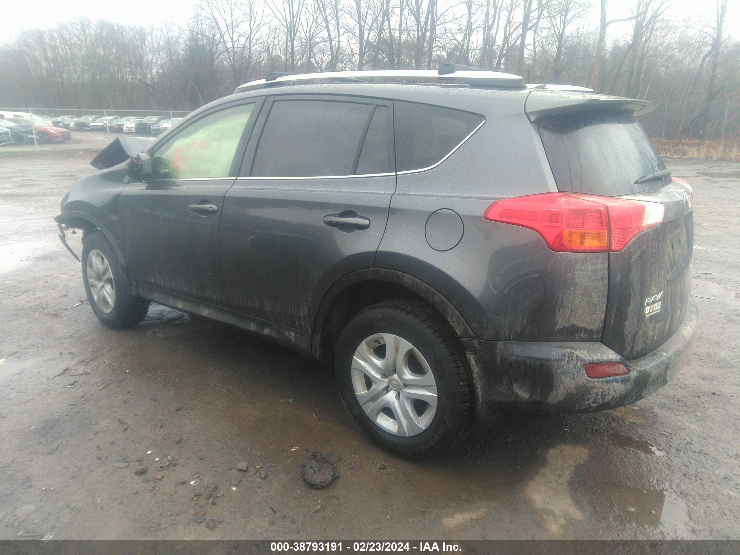 2015 TOYOTA RAV4 — VIN JTMBFREV6FD128924 — photo 3