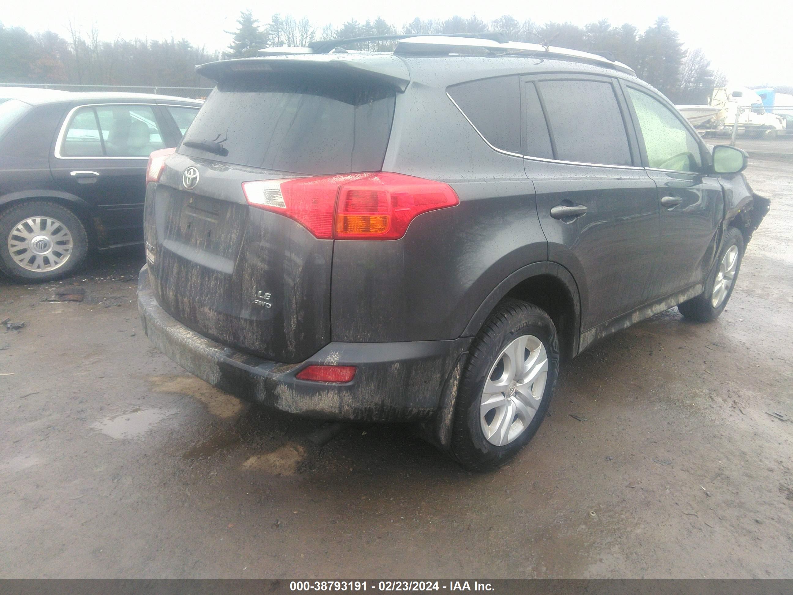 2015 TOYOTA RAV4 — VIN JTMBFREV6FD128924 — photo 4
