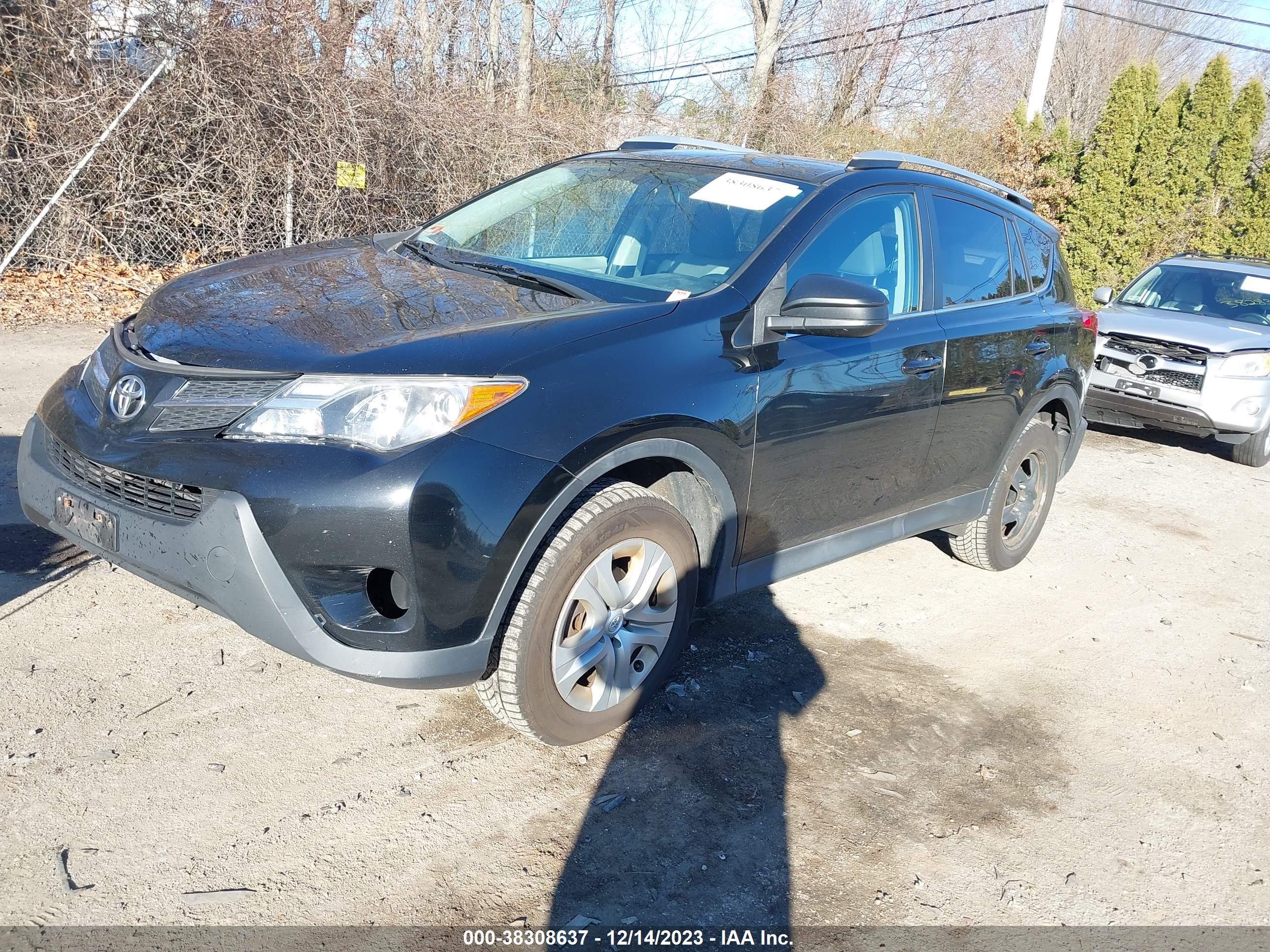 2013 TOYOTA RAV4 — VIN 2T3BFREV0DW102867 — photo 2