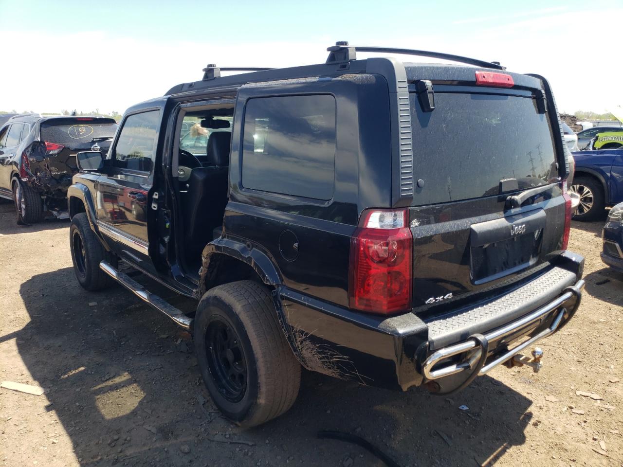 2010 JEEP COMMANDER — VIN 1J4RG4GK8AC113352 — photo 2