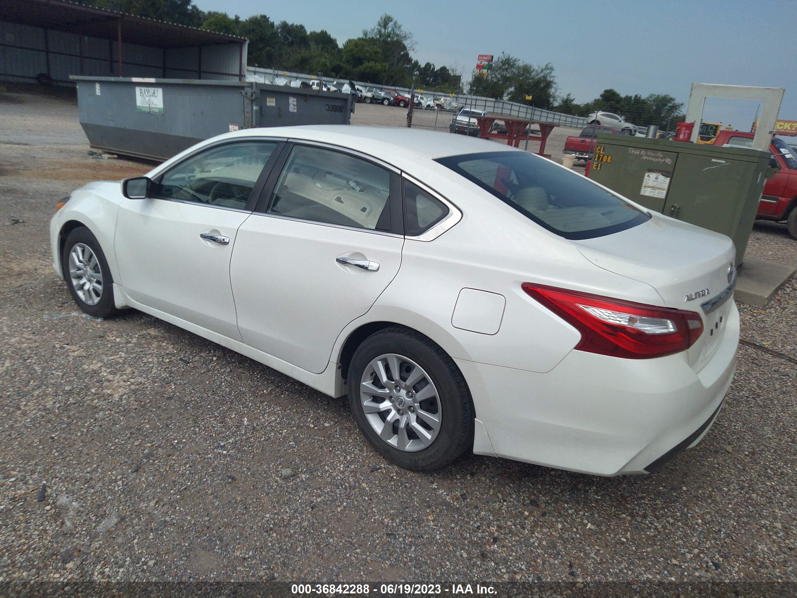2016 NISSAN ALTIMA — VIN 1N4AL3AP2GN354047 — photo 3