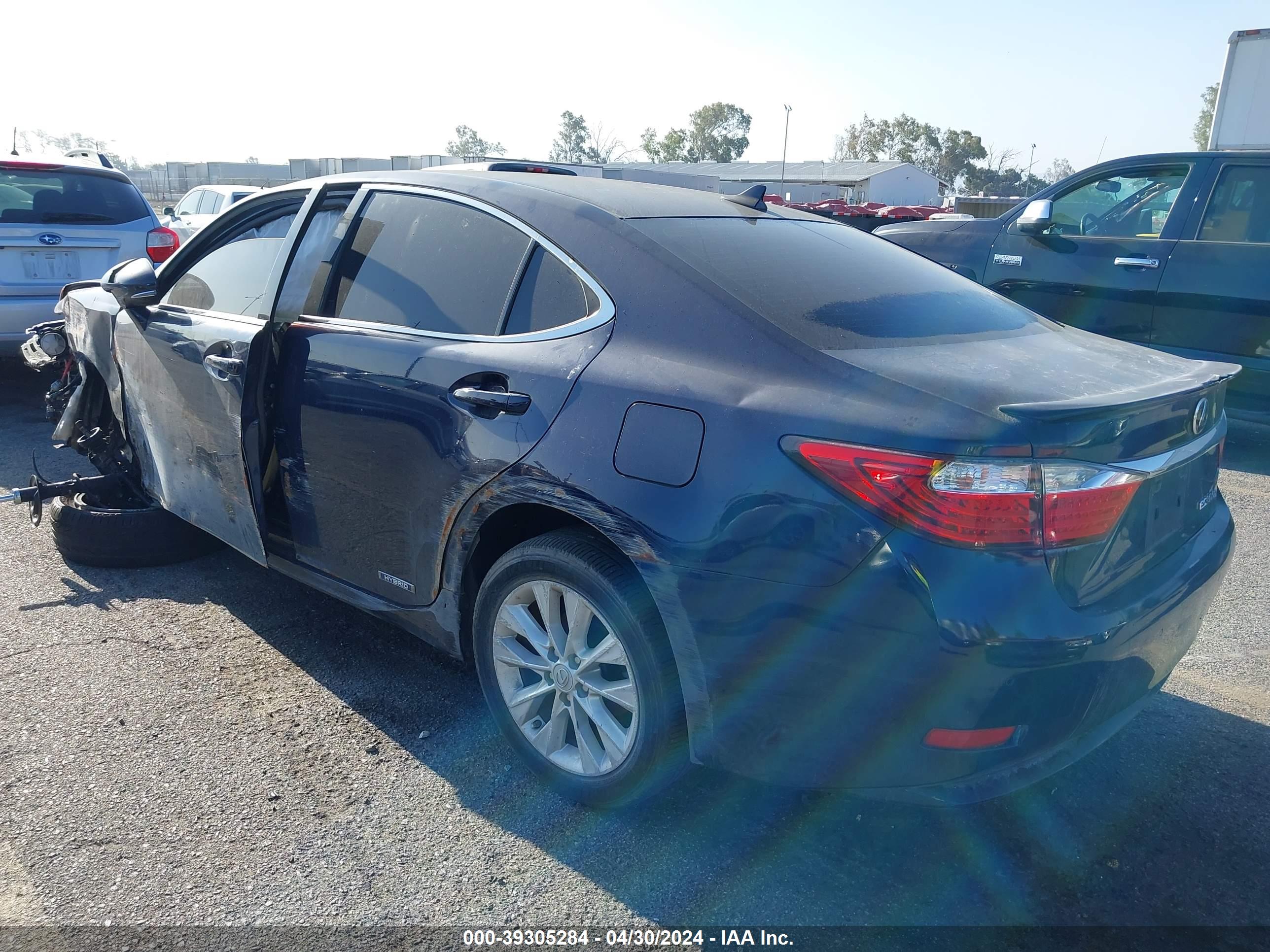 2013 LEXUS ES 300H — VIN JTHBW1GGXD2024928 — photo 3