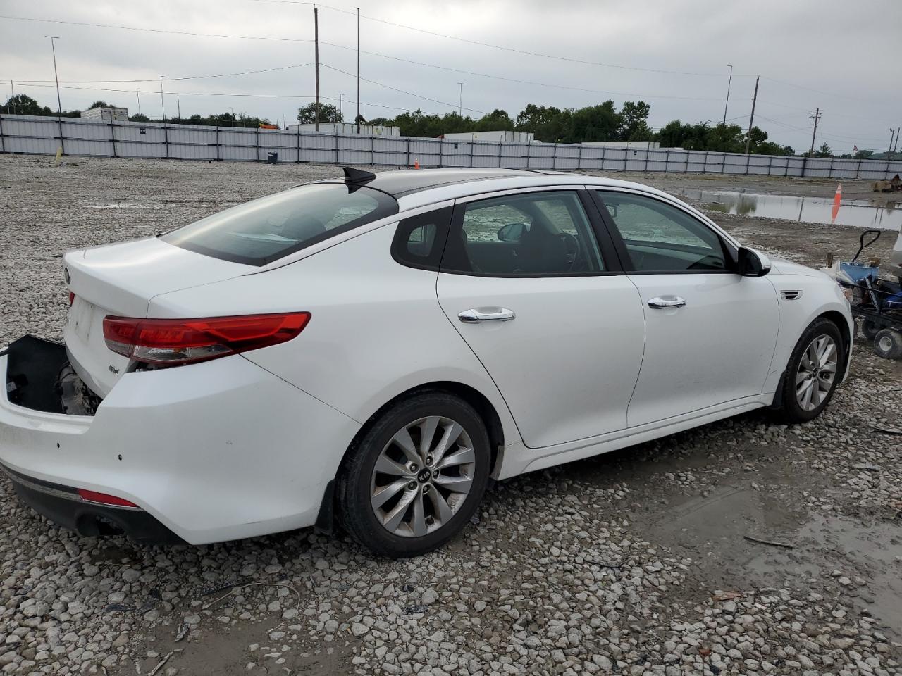 2016 KIA OPTIMA EX — VIN 5XXGU4L39GG054132 — photo 3