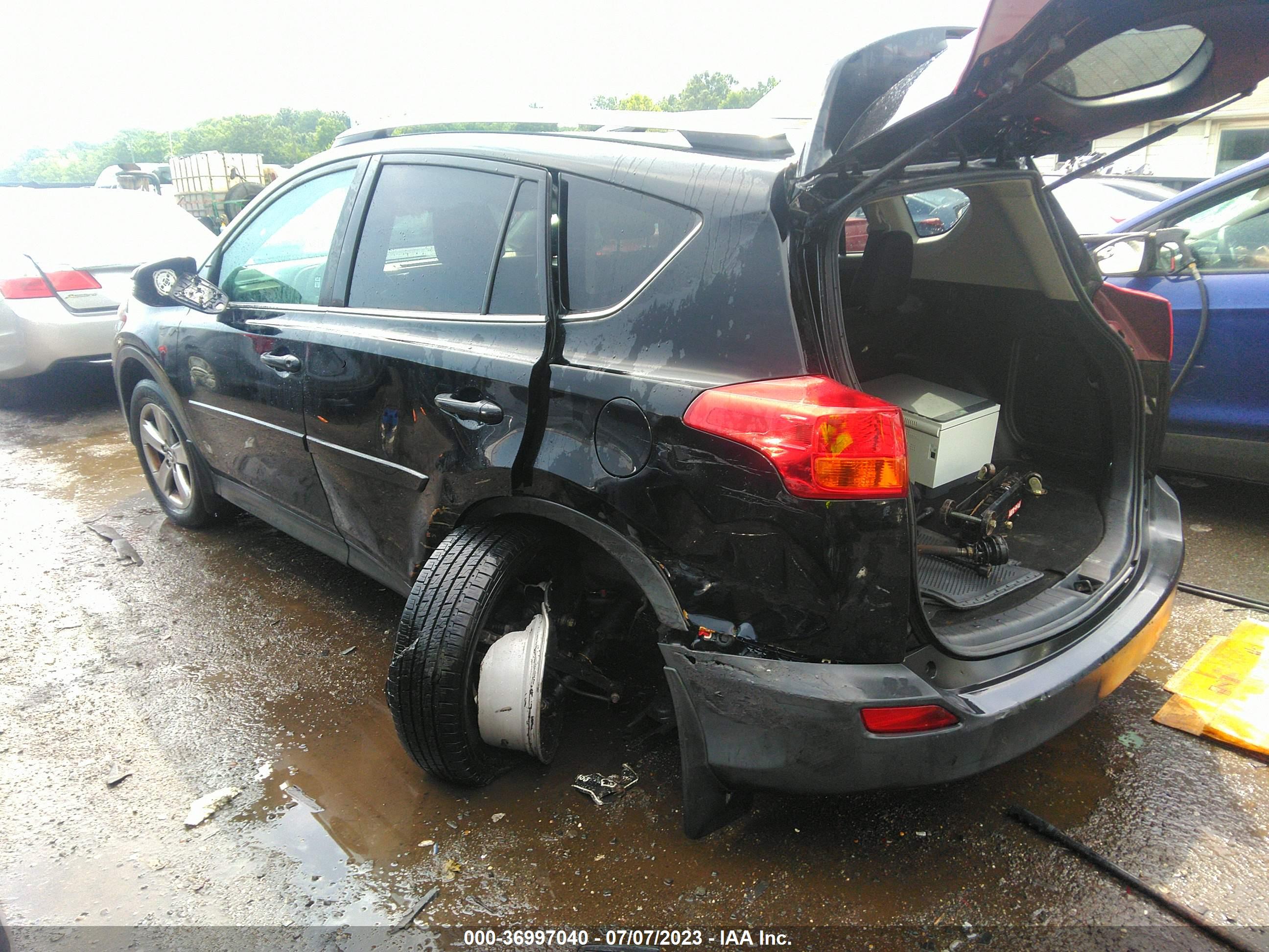 2015 TOYOTA RAV4 — VIN 2T3RFREV5FW320515 — photo 3