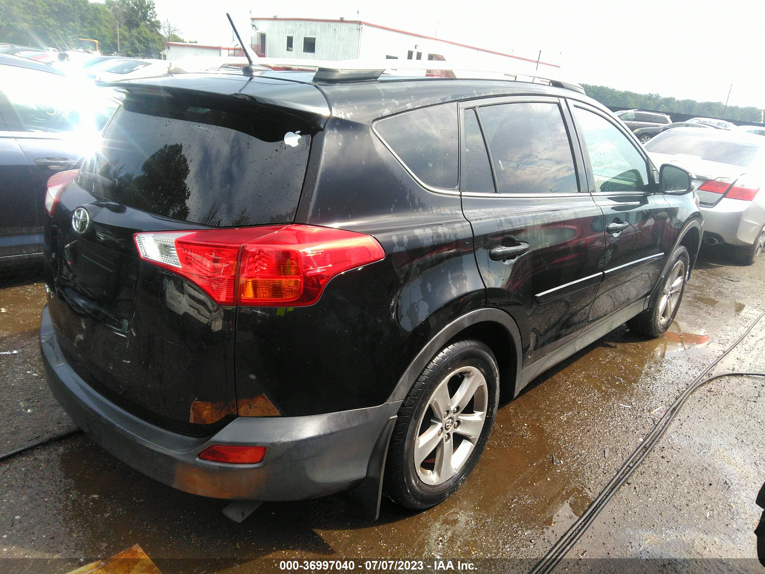 2015 TOYOTA RAV4 — VIN 2T3RFREV5FW320515 — photo 4