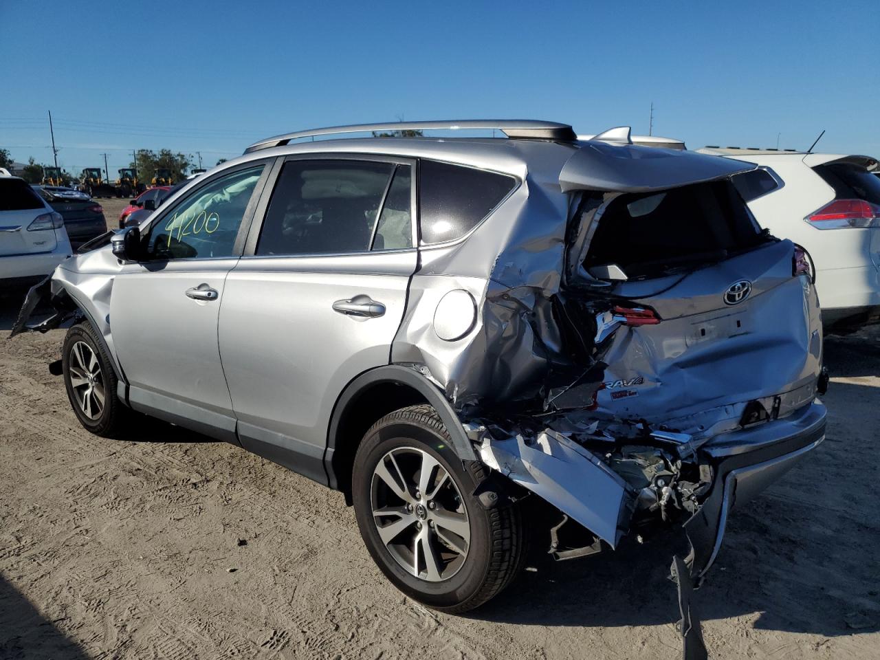 2017 TOYOTA RAV4 XLE — VIN 2T3WFREV5HW319869 — photo 2
