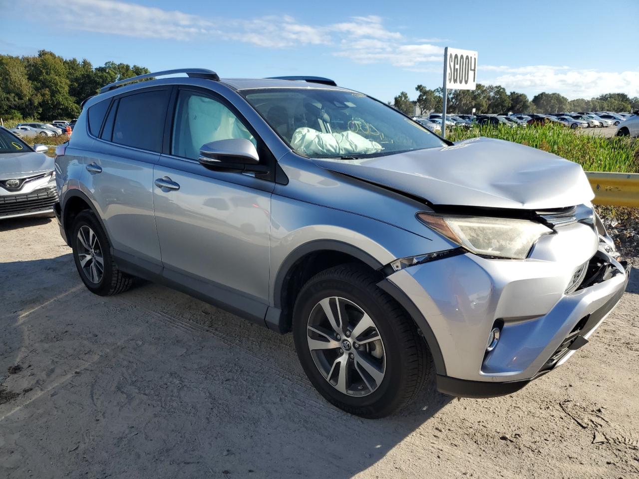 2017 TOYOTA RAV4 XLE — VIN 2T3WFREV5HW319869 — photo 4