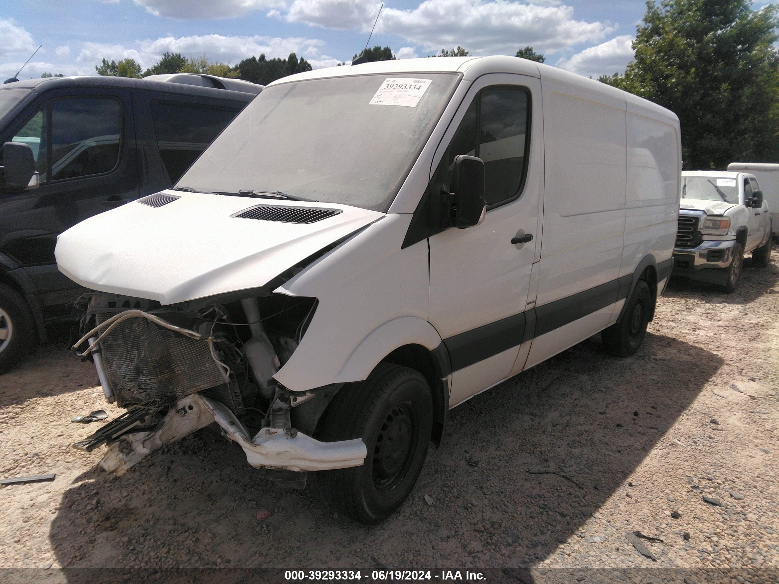 2016 MERCEDES-BENZ SPRINTER 2500 — VIN WD3PE7DDXGP340662 — photo 2
