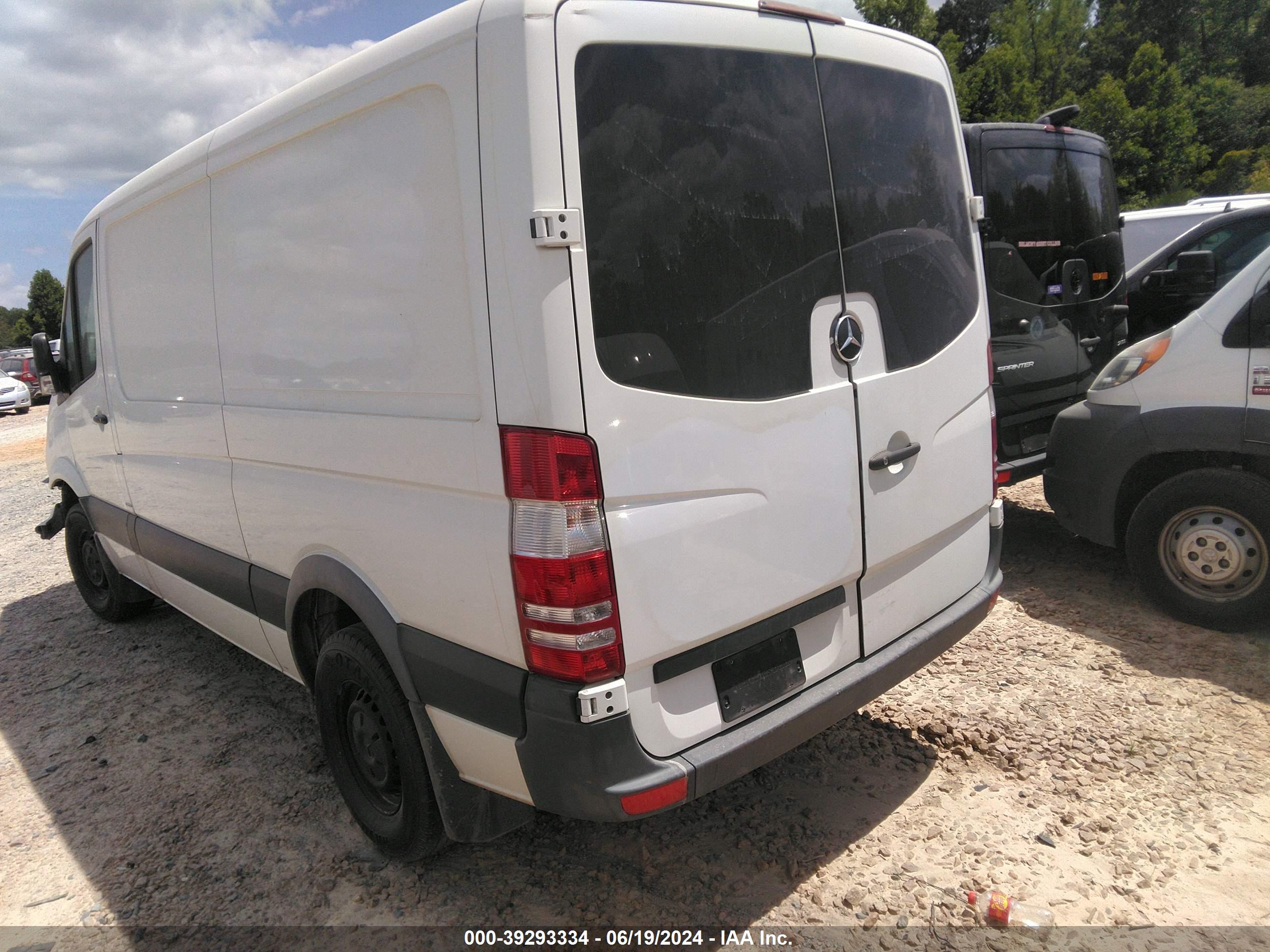 2016 MERCEDES-BENZ SPRINTER 2500 — VIN WD3PE7DDXGP340662 — photo 3