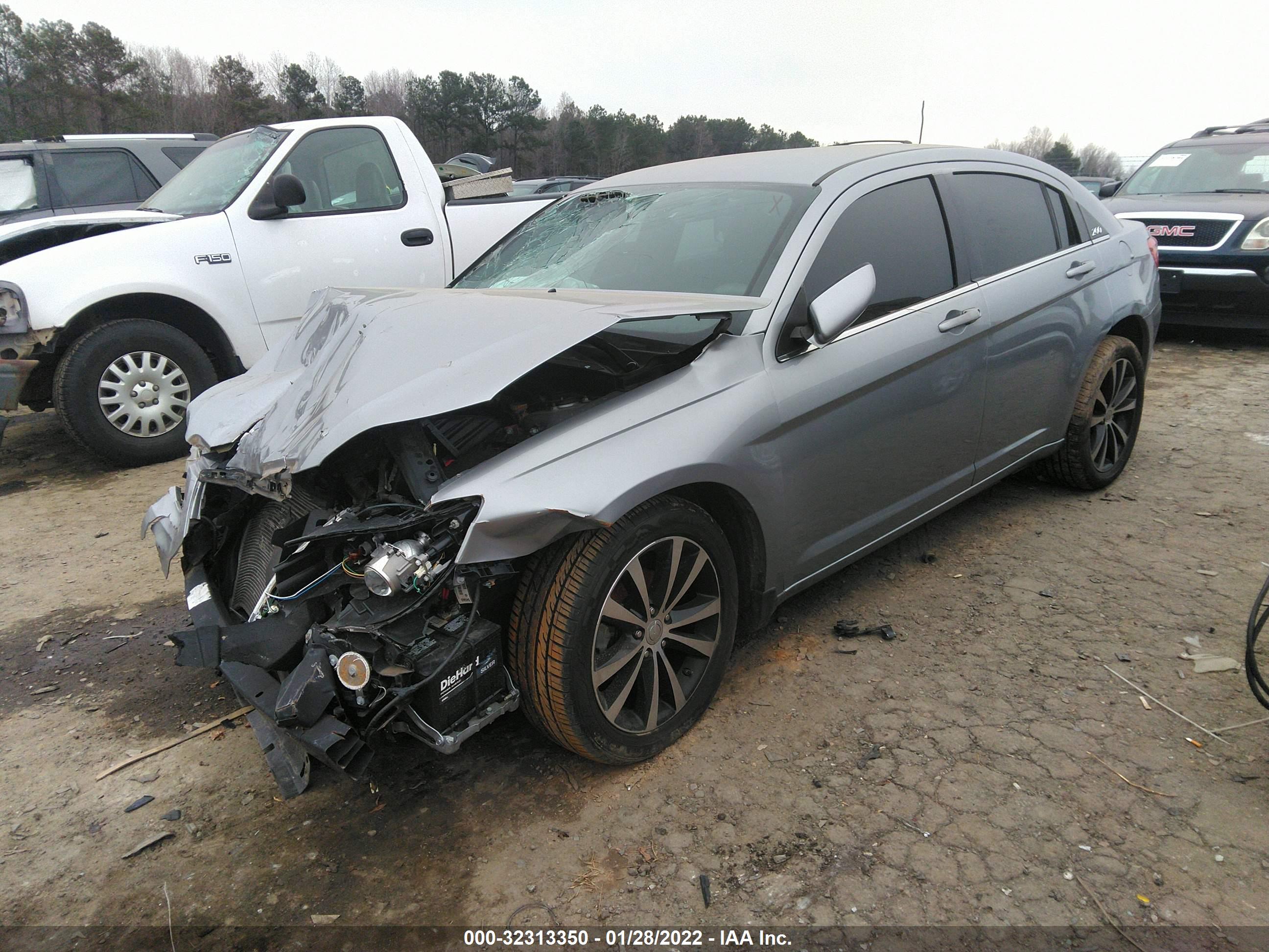 2014 CHRYSLER 200 — VIN 1C3CCBBB2EN120265 — photo 2
