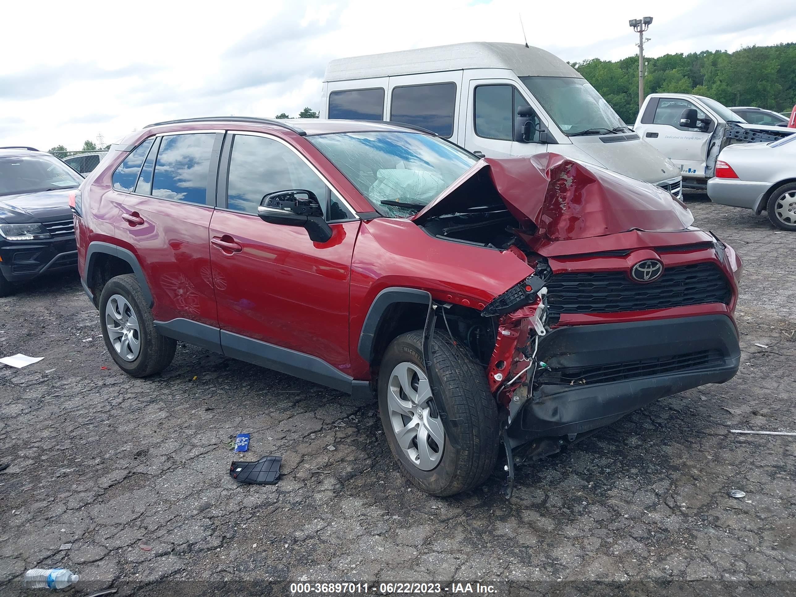 2021 TOYOTA RAV4 — VIN 2T3K1RFV1MW138886 — photo 1 of 11