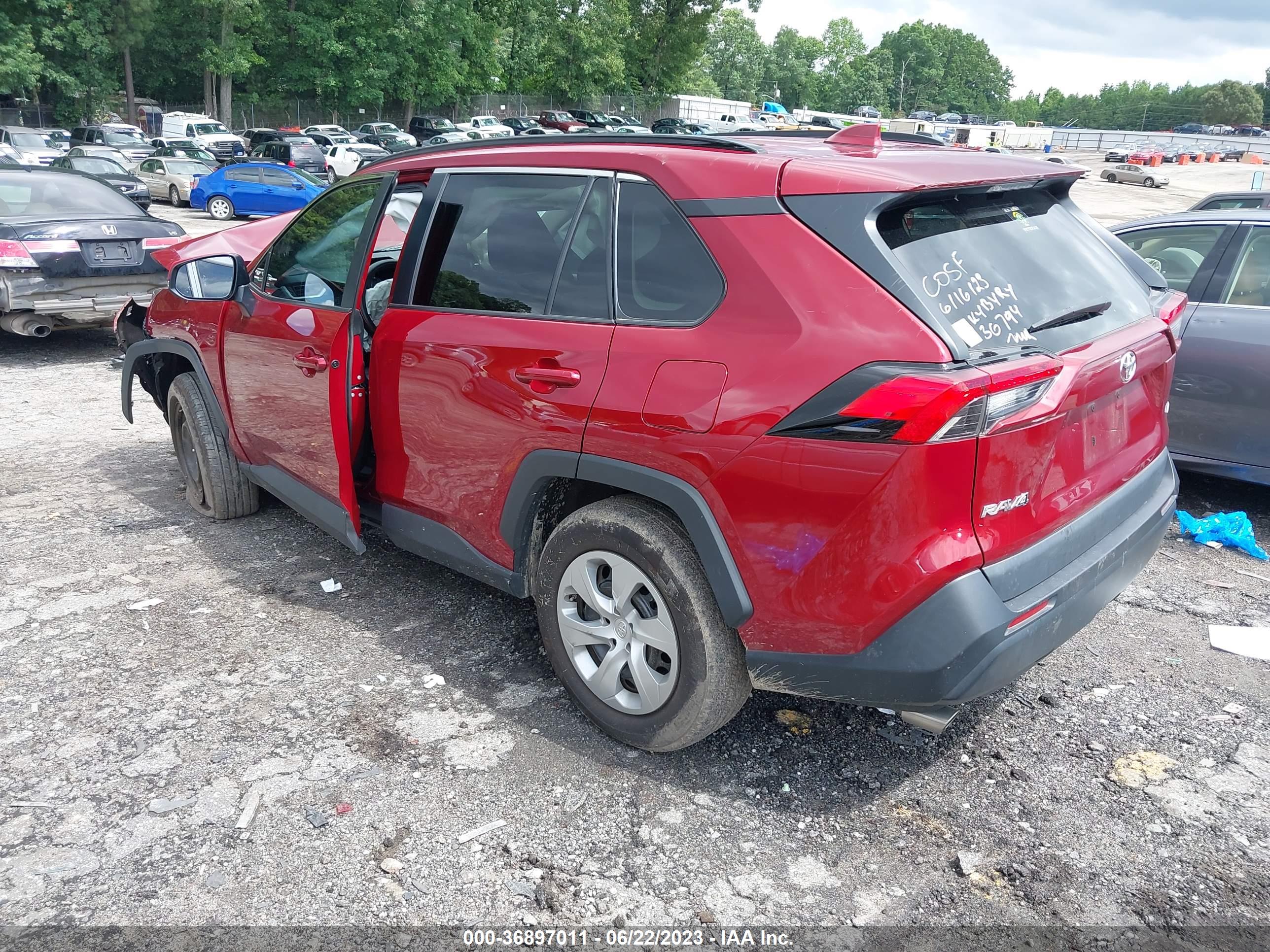 2021 TOYOTA RAV4 — VIN 2T3K1RFV1MW138886 — photo 3