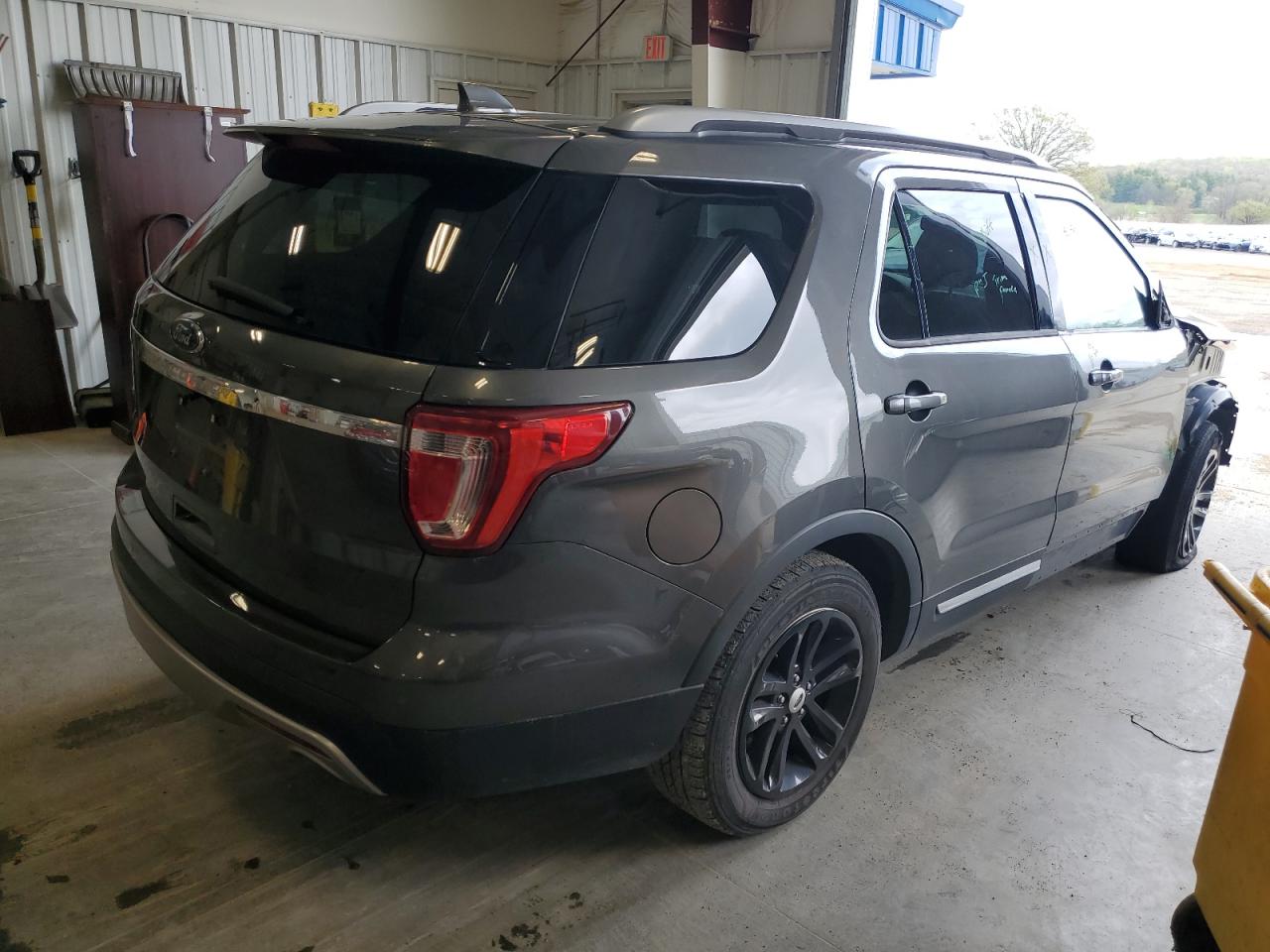 2017 FORD EXPLORER X — VIN 1FM5K7D87HGC26589 — photo 3