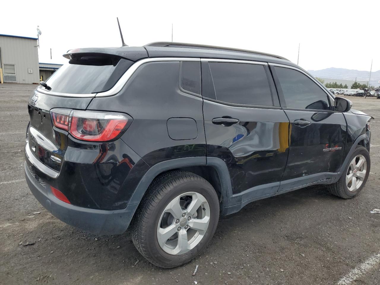 2017 JEEP COMPASS LA — VIN 3C4NJDBB9HT660562 — photo 3
