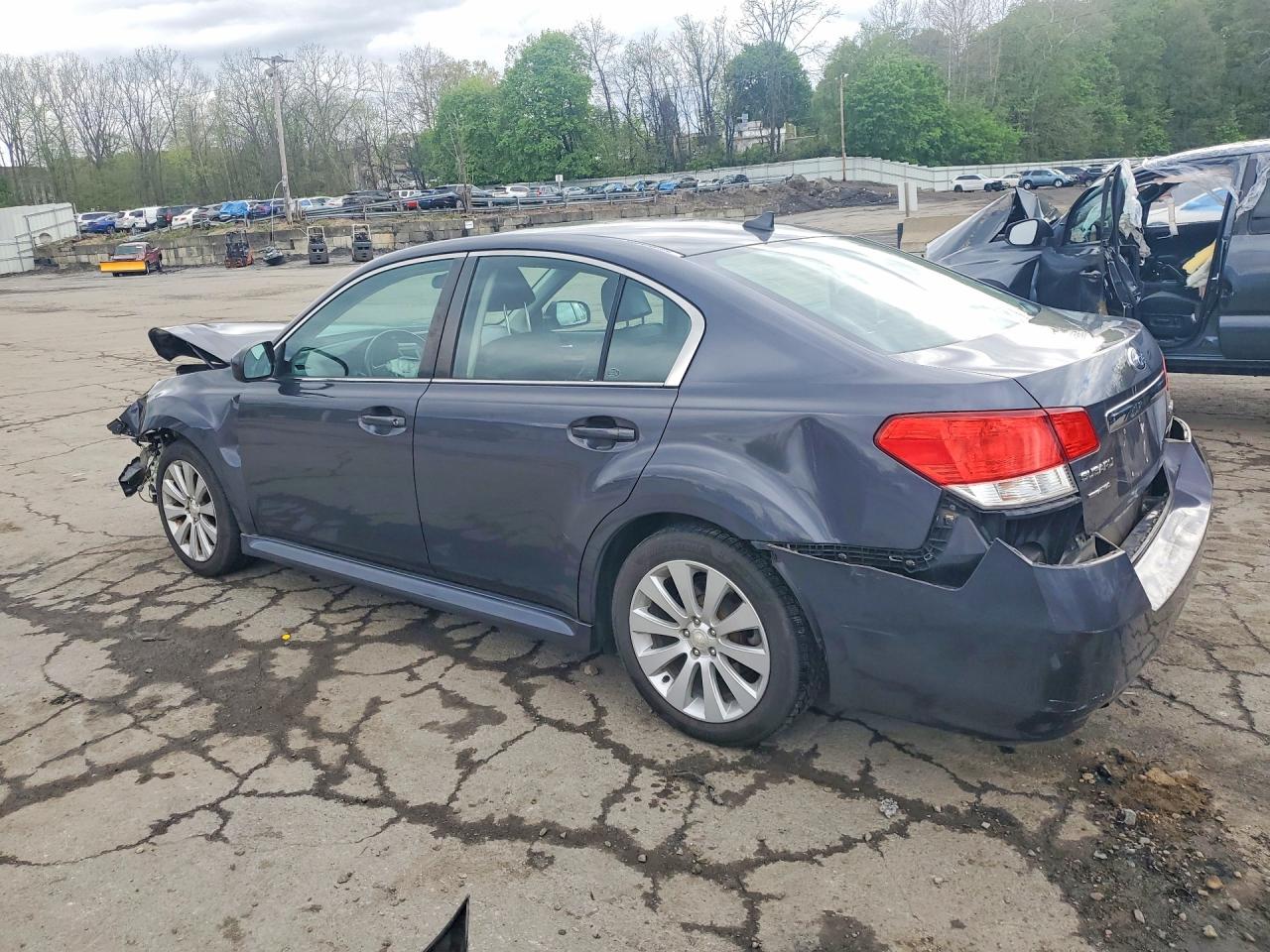 2011 SUBARU Legacy — VIN 4S3BMBK60B3245652 — photo 2