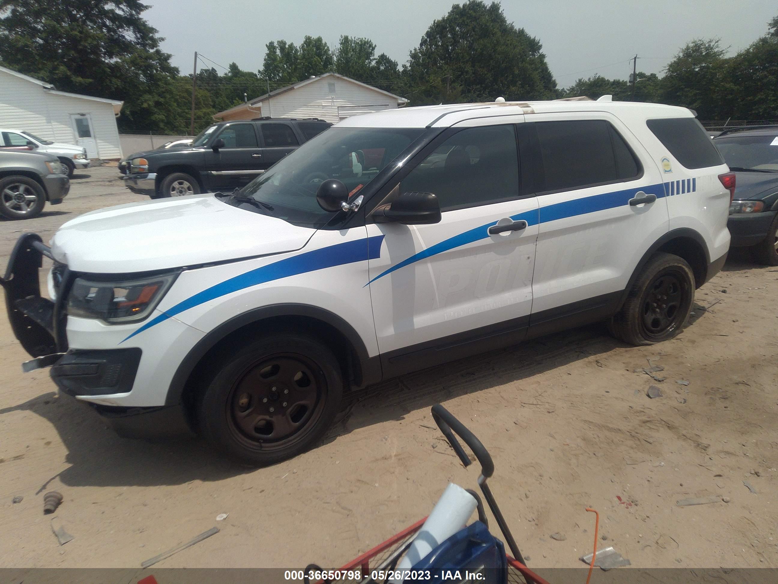 2017 FORD UTILITY POLICE INTERCEPTOR — VIN 1FM5K8AR2HGC07922 — photo 2