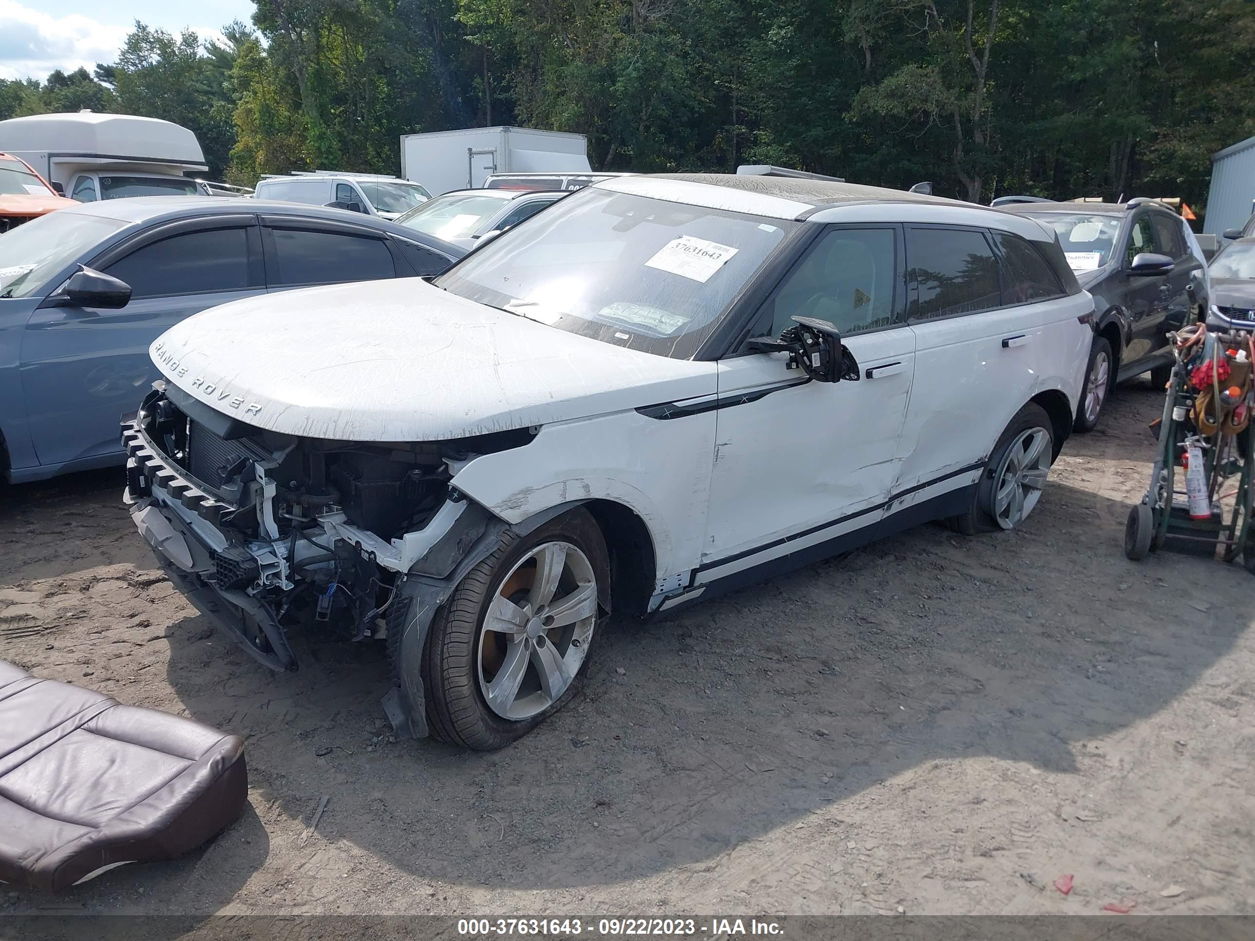 2018 LAND ROVER RANGE ROVER VELAR — VIN SALYB2RN4JA769998 — photo 2
