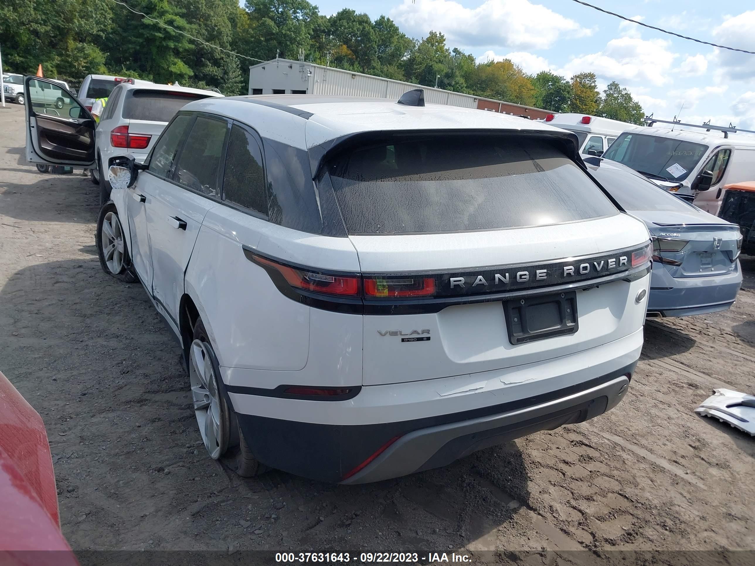 2018 LAND ROVER RANGE ROVER VELAR — VIN SALYB2RN4JA769998 — photo 3