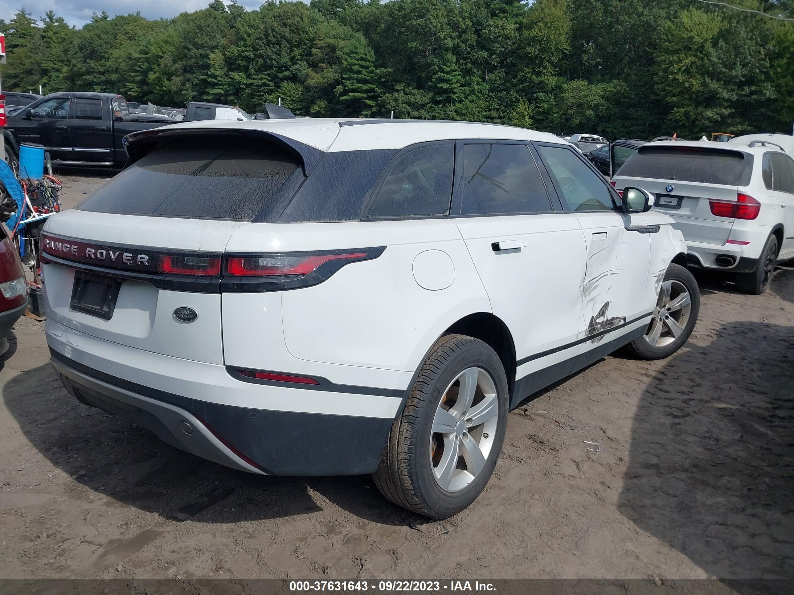 2018 LAND ROVER RANGE ROVER VELAR — VIN SALYB2RN4JA769998 — photo 4