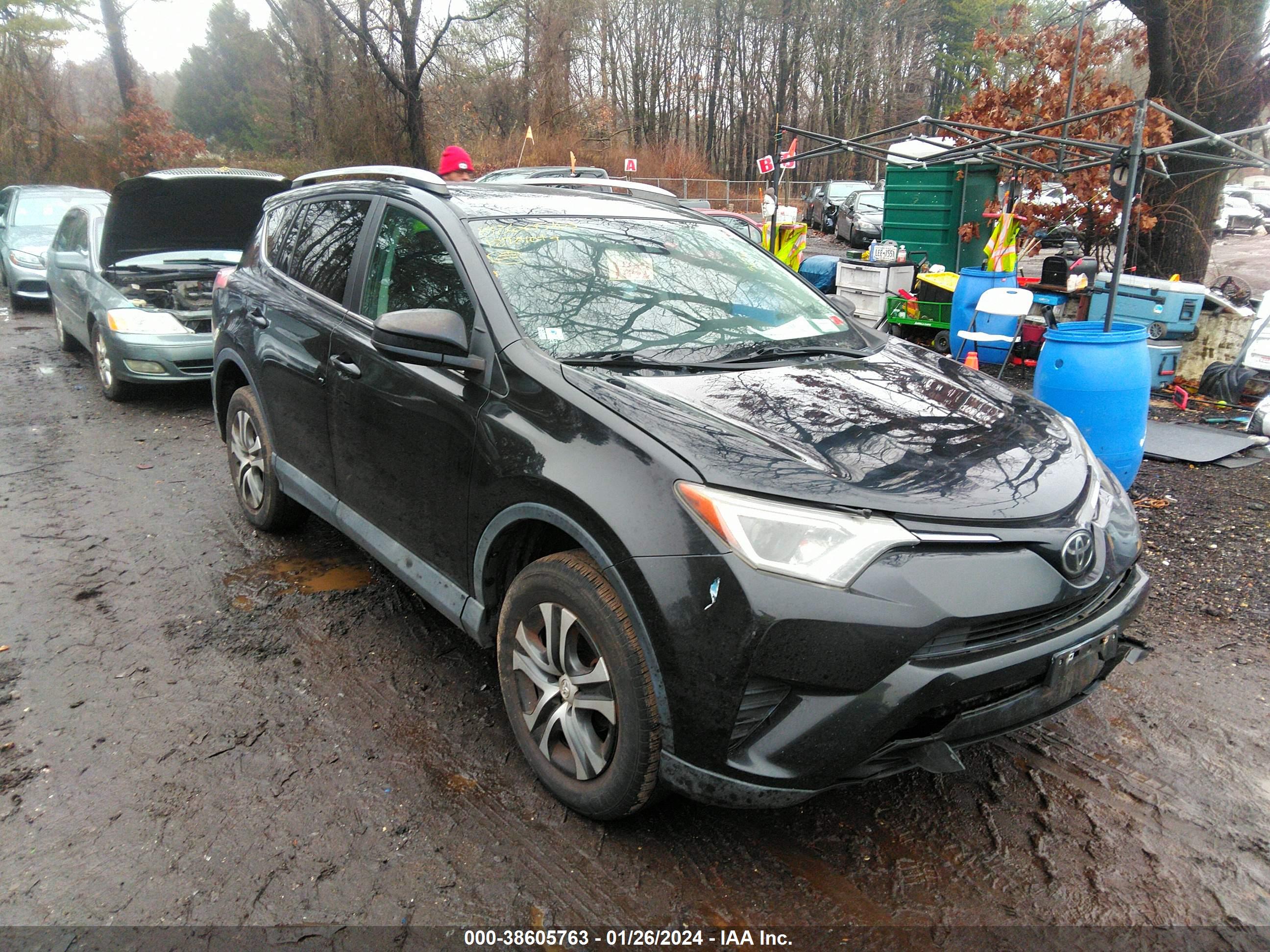 2018 TOYOTA RAV4 — VIN 2T3BFREV0JW729399 — photo 1 of 16