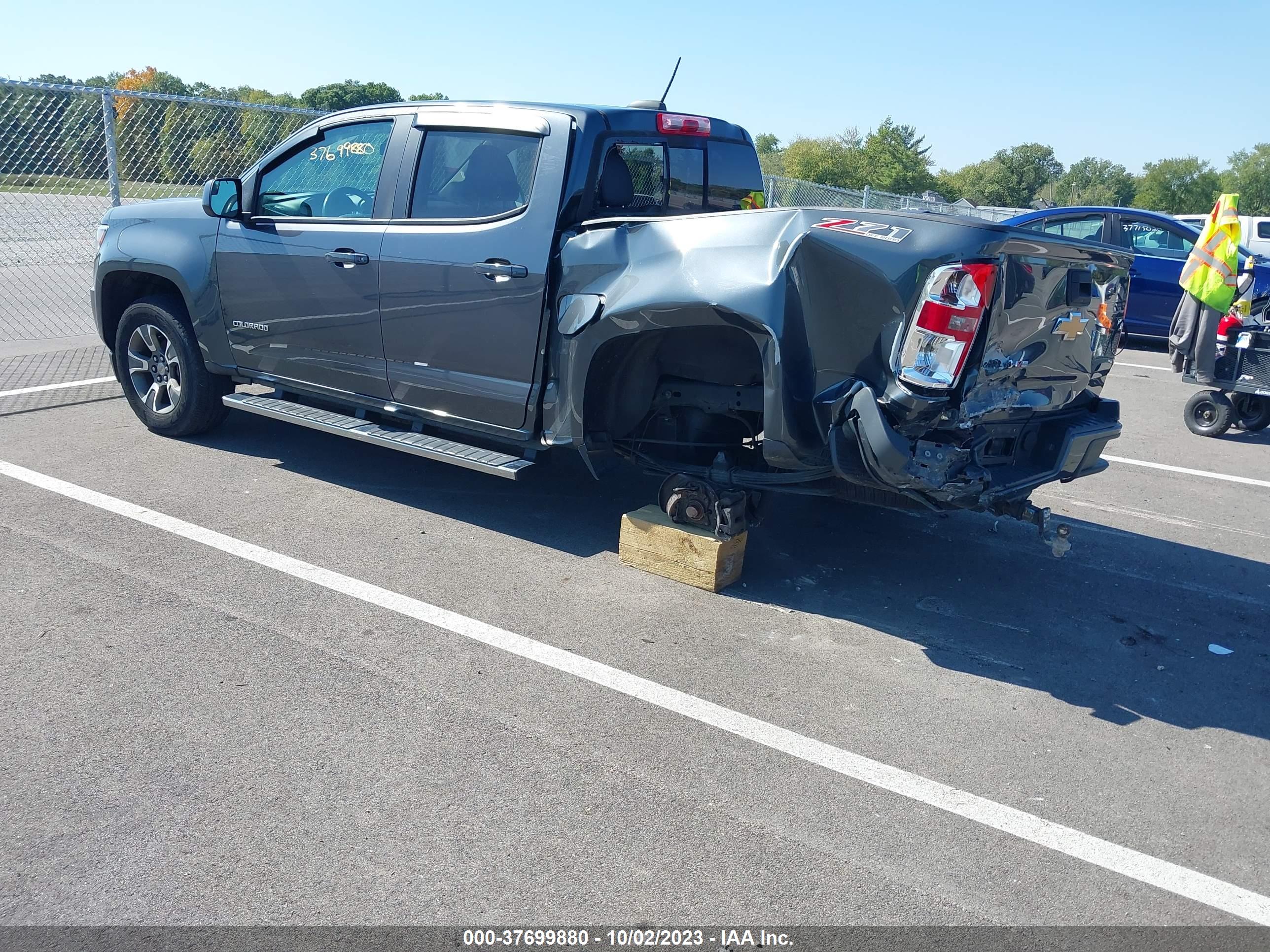 2017 CHEVROLET COLORADO — VIN 1GCGTDENXH1150141 — photo 3