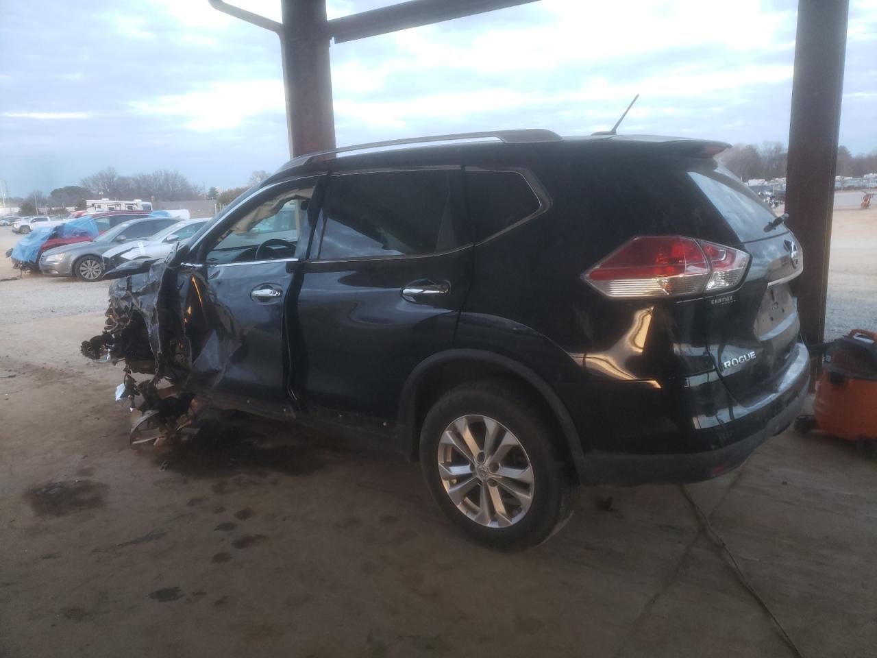 2015 NISSAN ROGUE S — VIN KNMAT2MV0FP507543 — photo 2