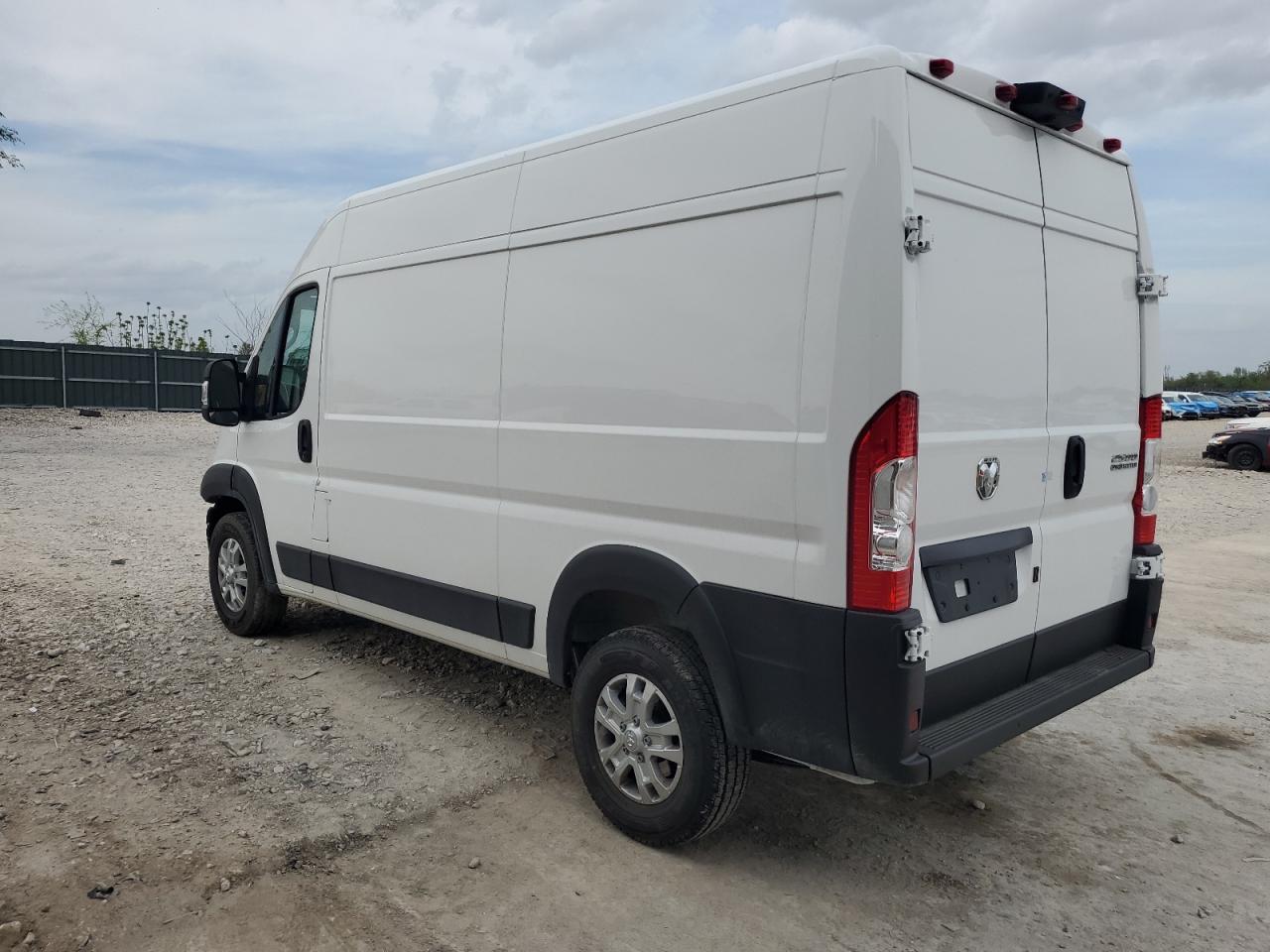 2024 RAM ProMaster City — VIN 3C6LRVCG6RE119112 — photo 2