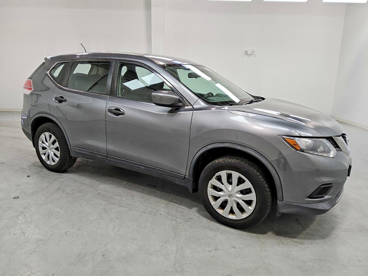 2016 NISSAN Rogue — VIN KNMAT2MV6GP642267 — photo 4