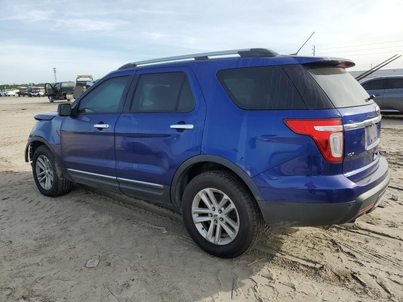 2015 FORD EXPLORER X — VIN 1FM5KED89FGA28387 — photo 2