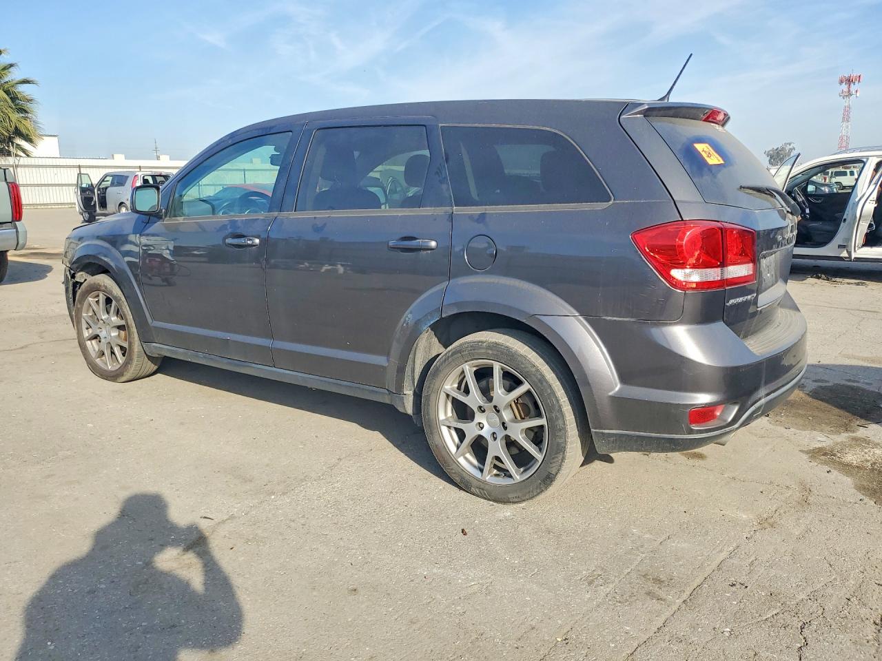 2016 DODGE Journey — VIN 3C4PDCEG6GT115659 — photo 2
