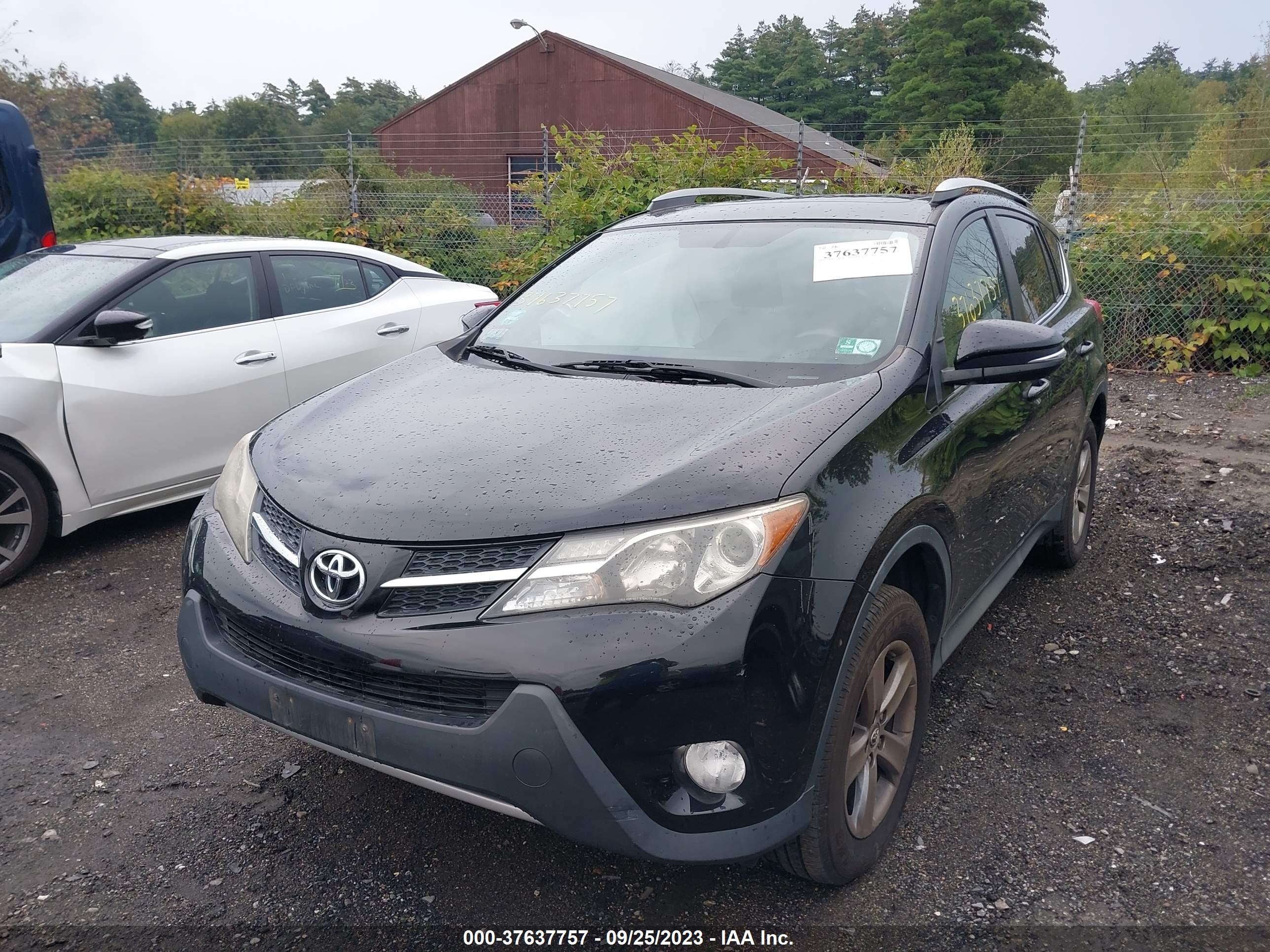 2015 TOYOTA RAV4 — VIN 2T3RFREVXFW232656 — photo 2