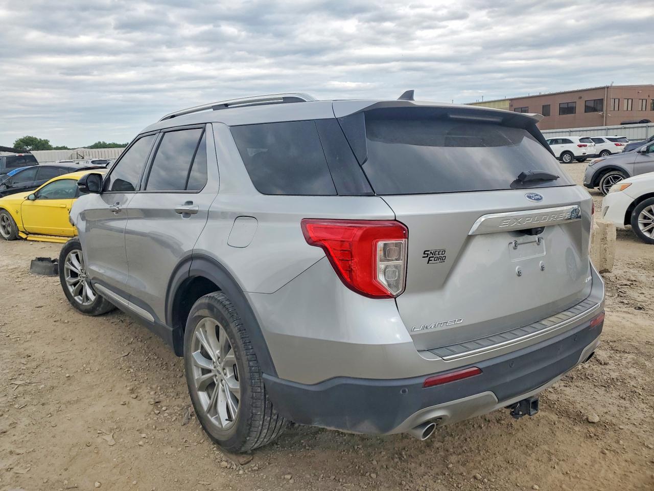 2021 FORD Explorer — VIN 1FMSK8FH2MGA16742 — photo 2
