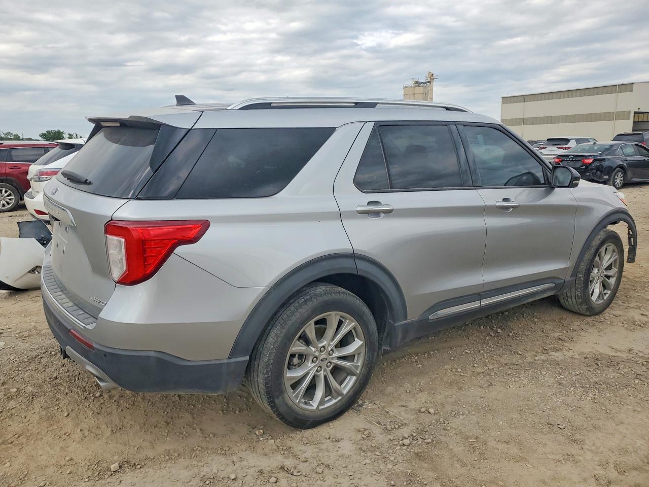2021 FORD Explorer — VIN 1FMSK8FH2MGA16742 — photo 3
