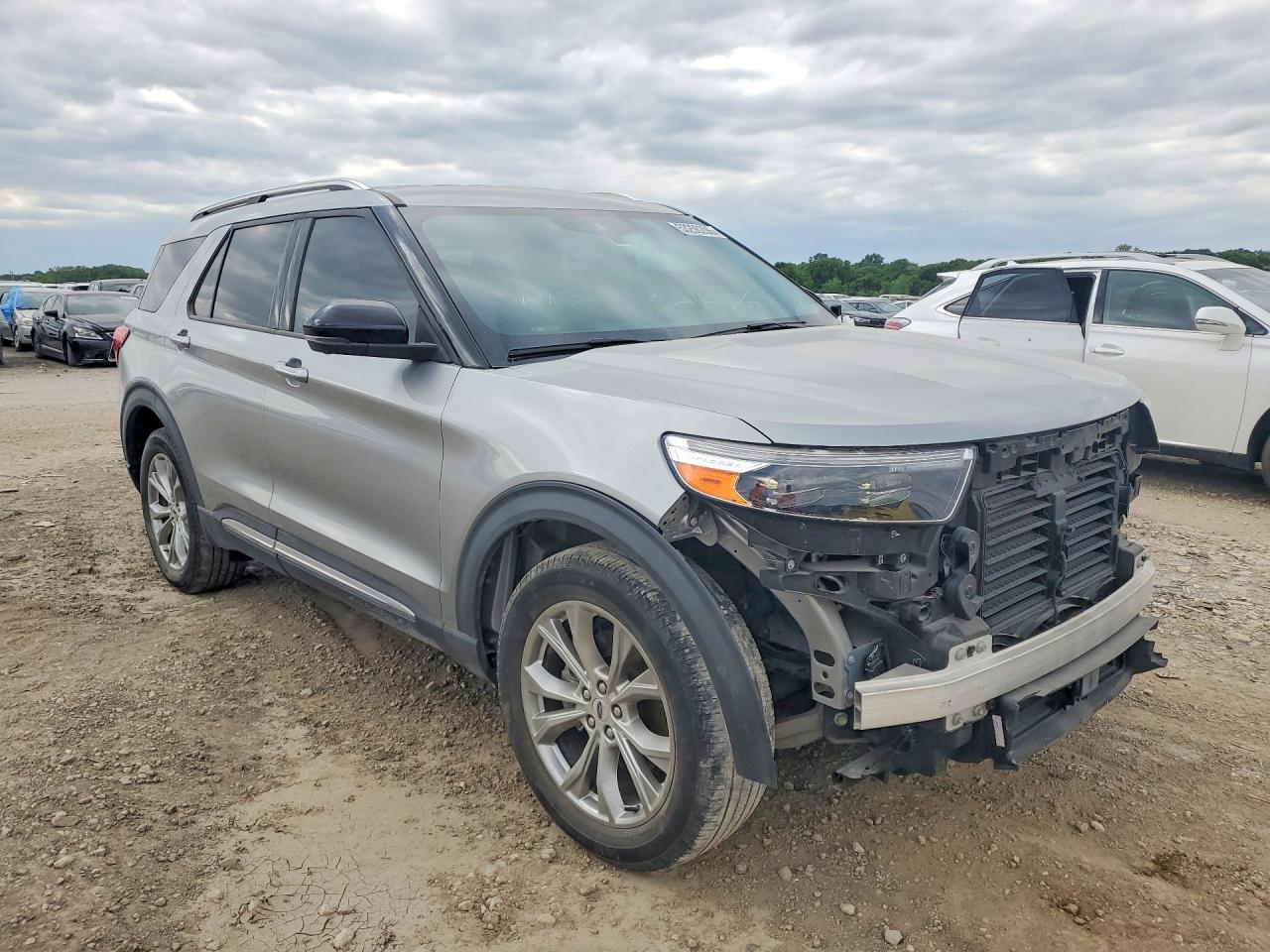 2021 FORD Explorer — VIN 1FMSK8FH2MGA16742 — photo 4