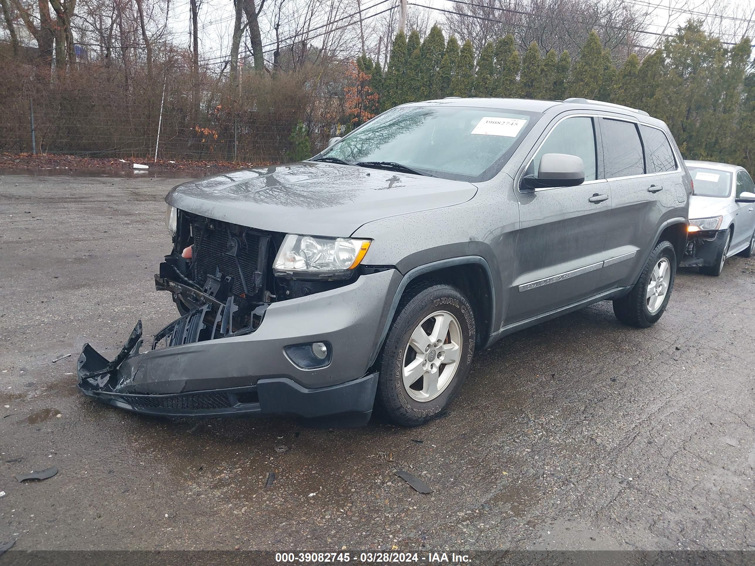 2011 JEEP GRAND CHEROKEE — VIN 1J4RR4GGXBC672652 — photo 2