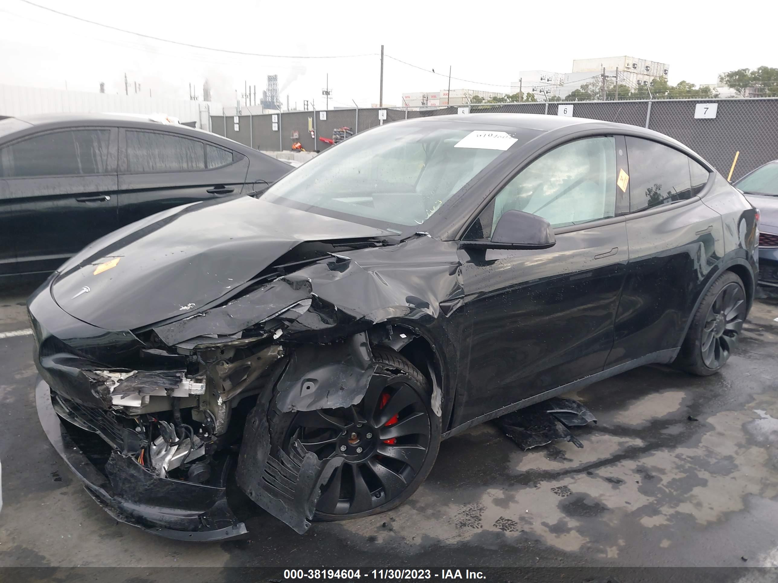 2022 TESLA MODEL Y — VIN 7SAYGDEF0NF522366 — photo 2