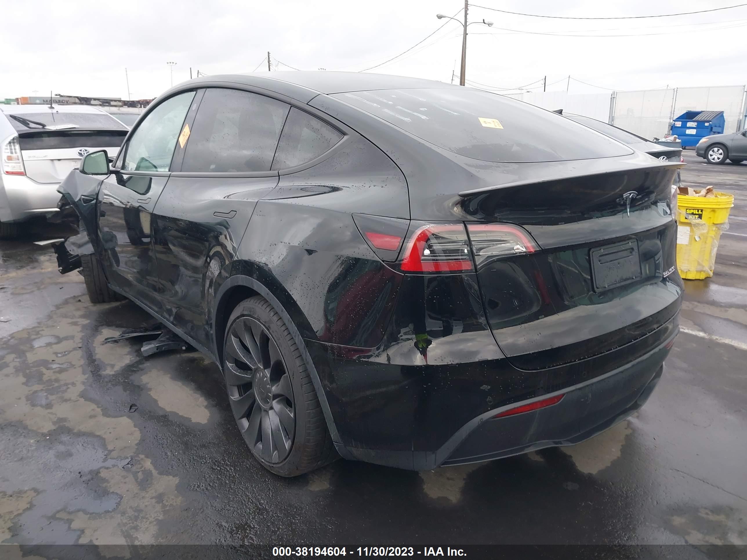 2022 TESLA MODEL Y — VIN 7SAYGDEF0NF522366 — photo 3