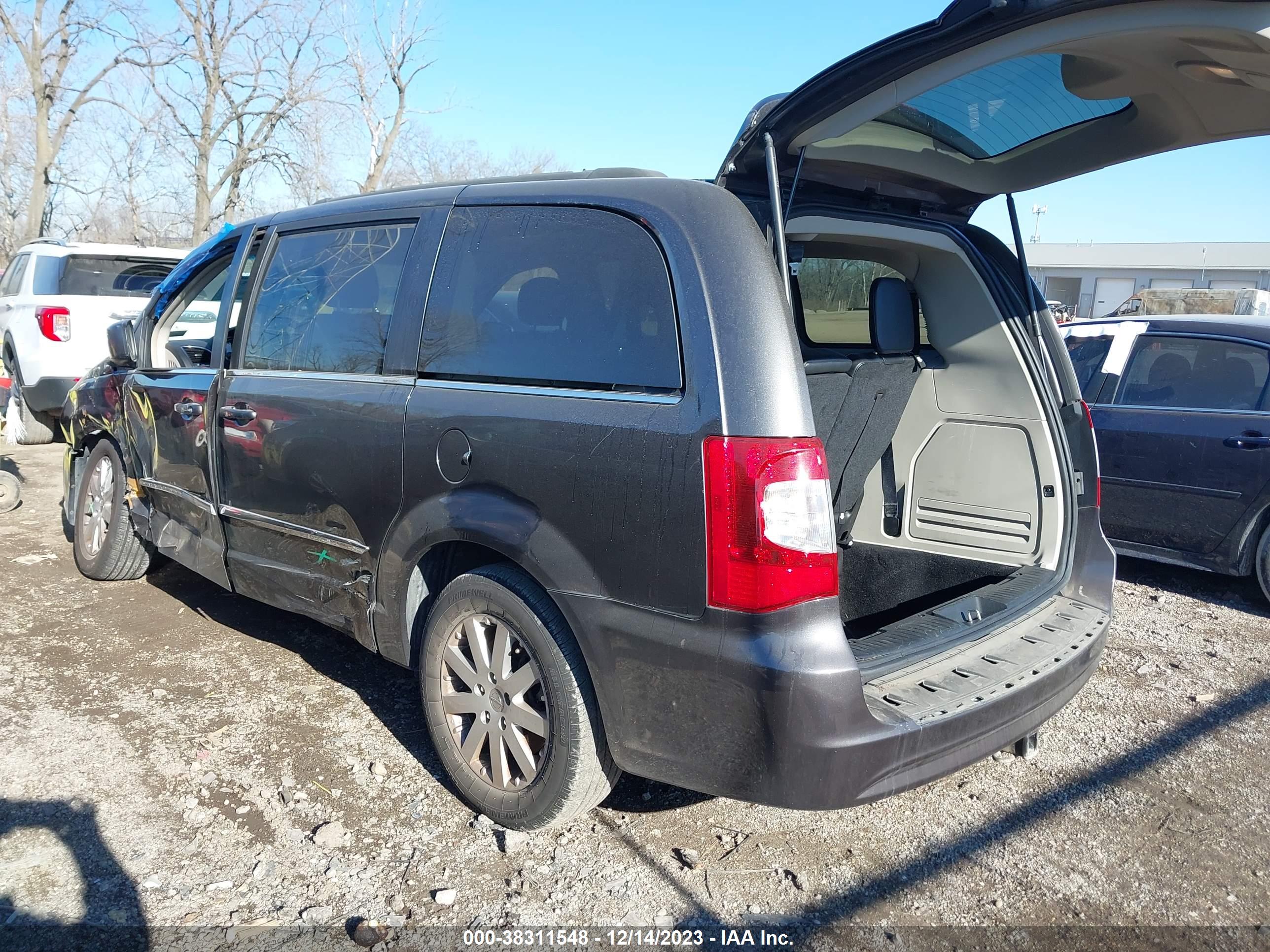2016 CHRYSLER TOWN & COUNTRY — VIN 2C4RC1BG7GR148032 — photo 3